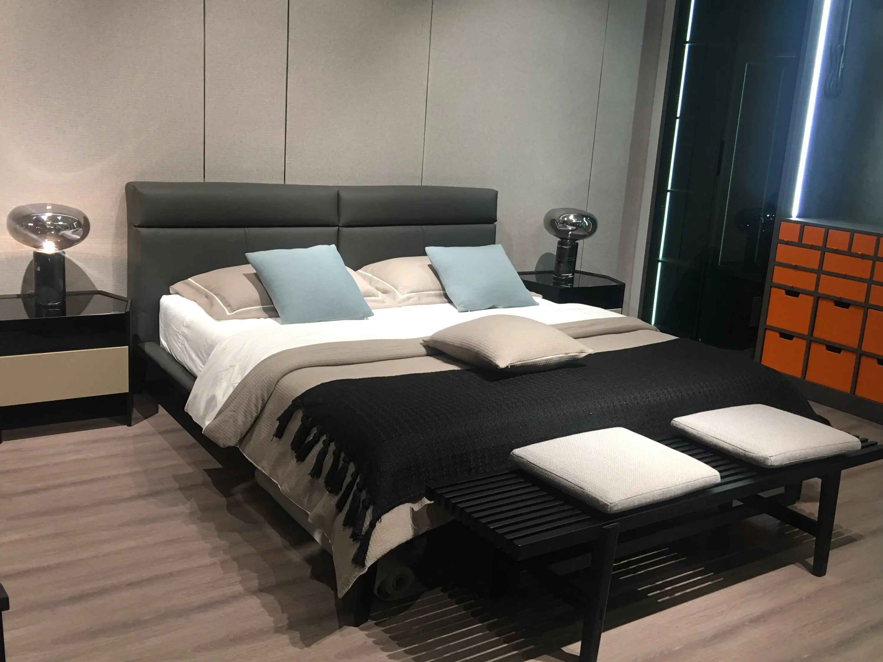 Luxe Leather KB-VVCASA-BED-VX1-1779-1 Bed