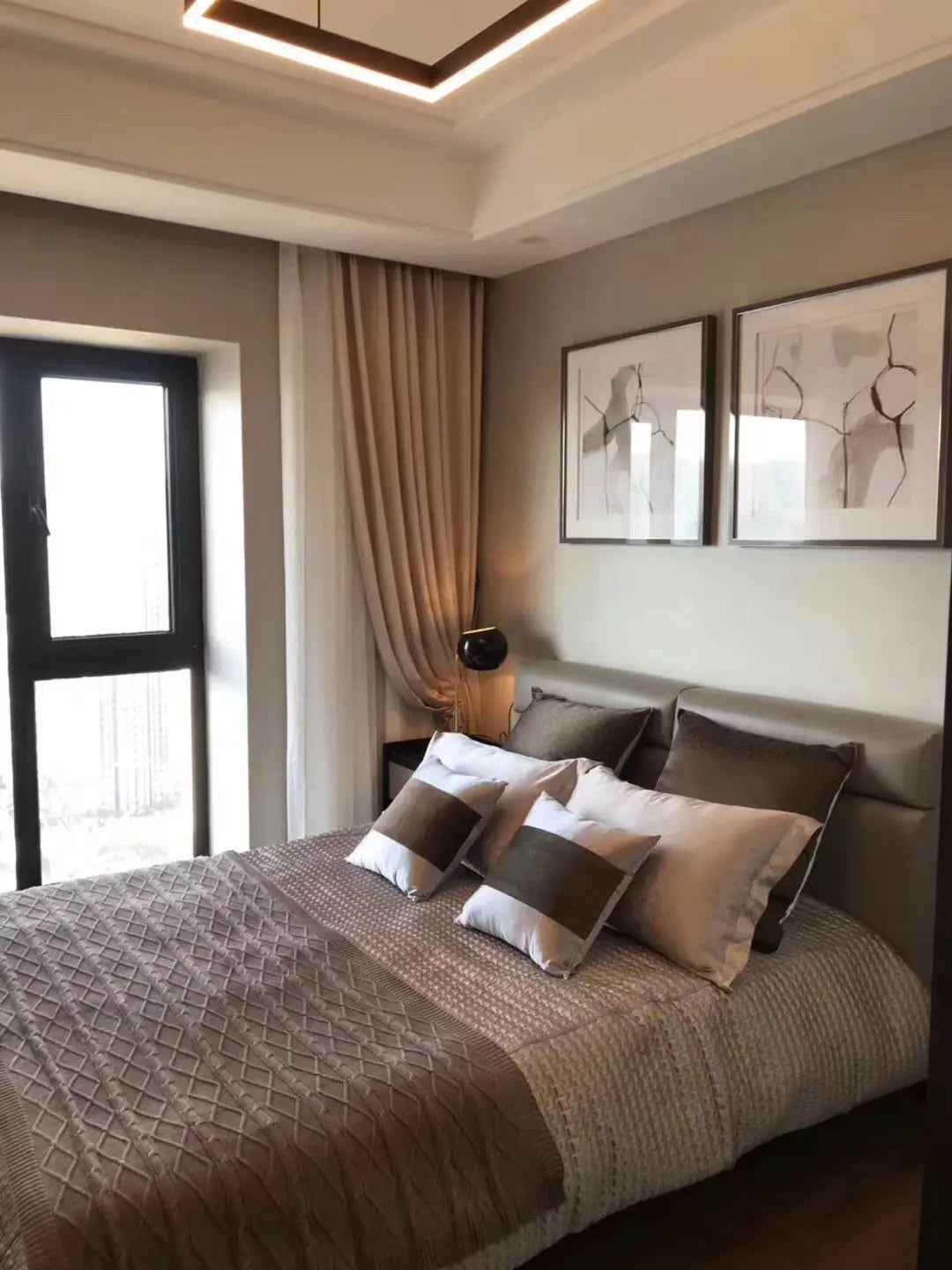 Luxe Leather KB-VVCASA-BED-VX1-1779-1 Bed