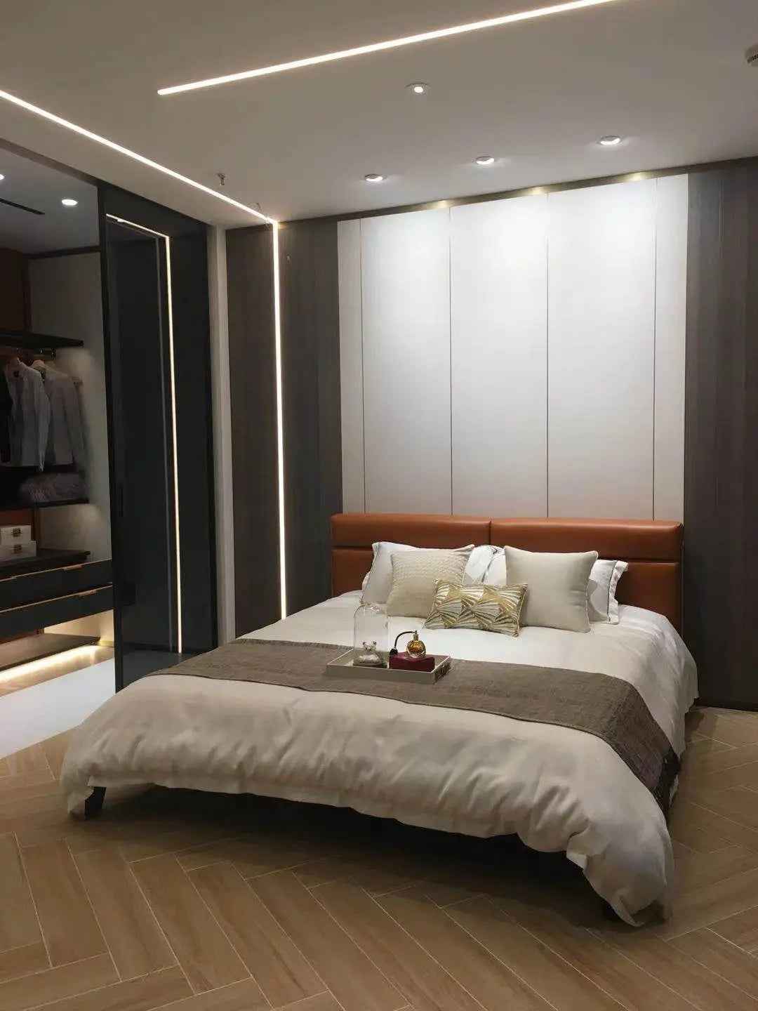 Luxe Leather KB-VVCASA-BED-VX1-1779-1 Bed