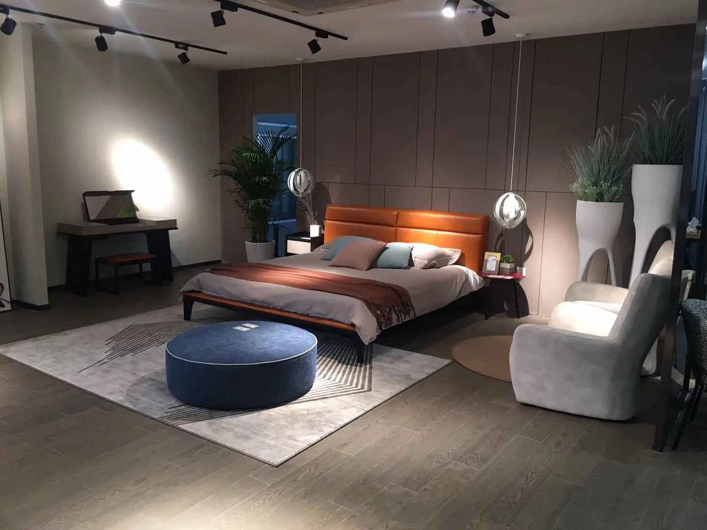 Luxe Leather KB-VVCASA-BED-VX1-1779-1 Bed