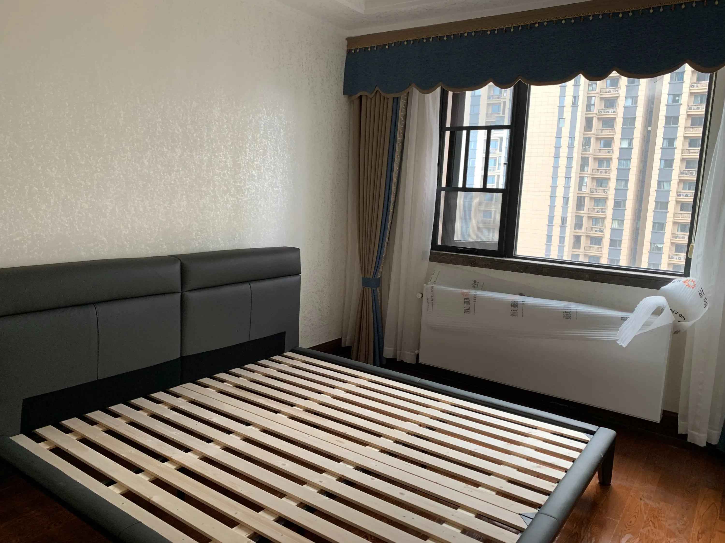 Luxe Leather KB-VVCASA-BED-VX1-1779-1 Bed