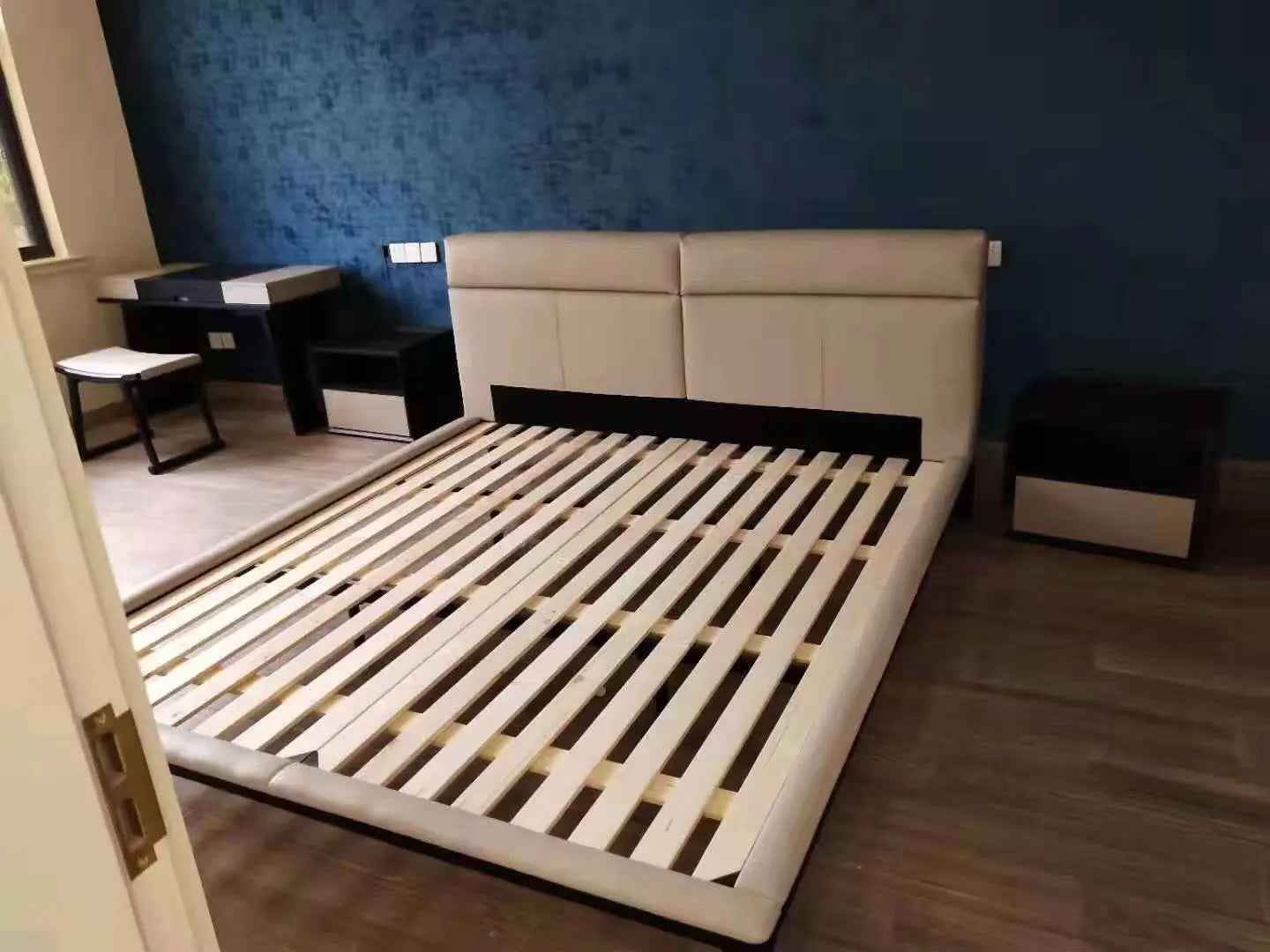 Luxe Leather KB-VVCASA-BED-VX1-1779-1 Bed