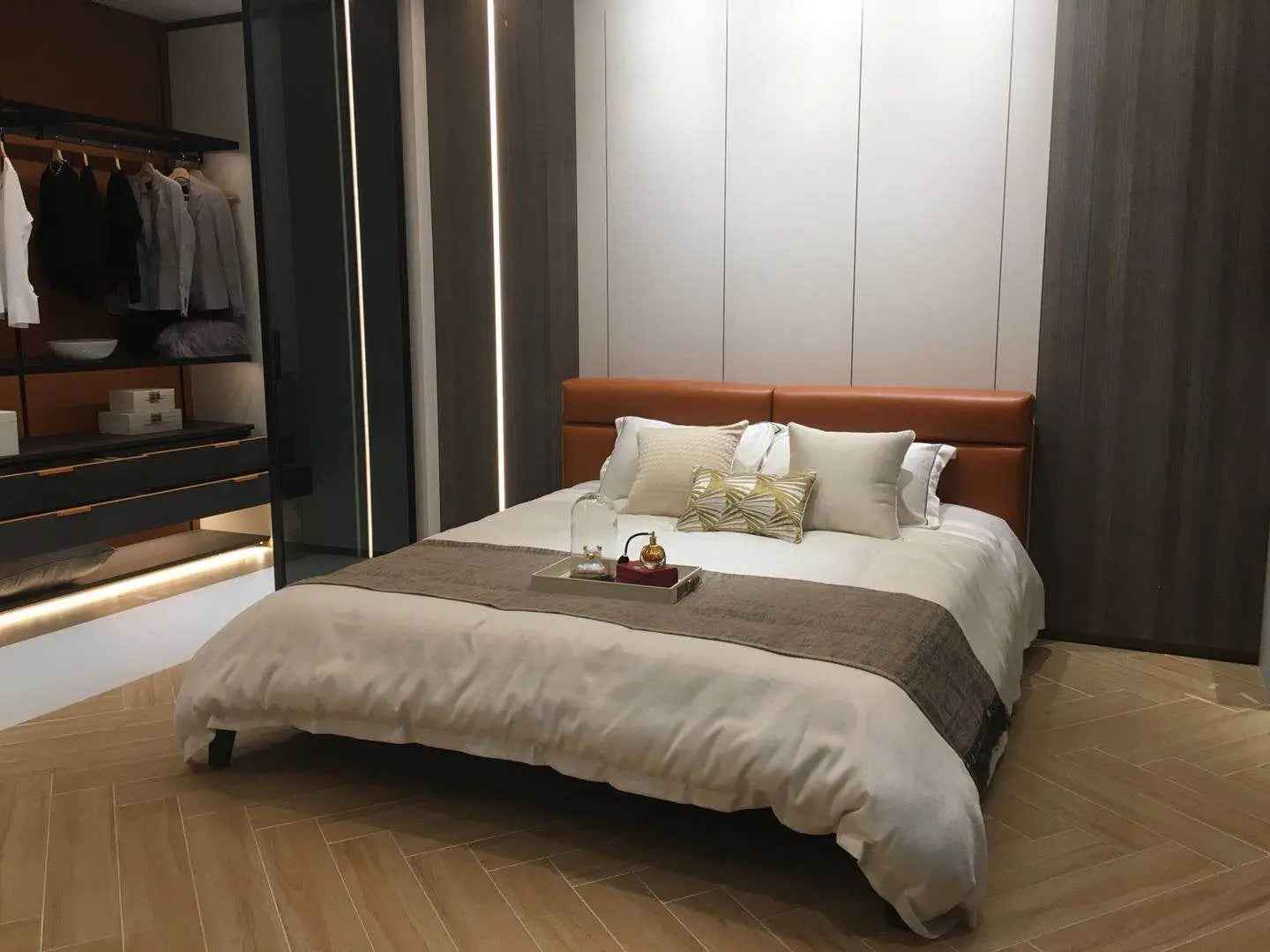 Luxe Leather KB-VVCASA-BED-VX1-1779-1 Bed