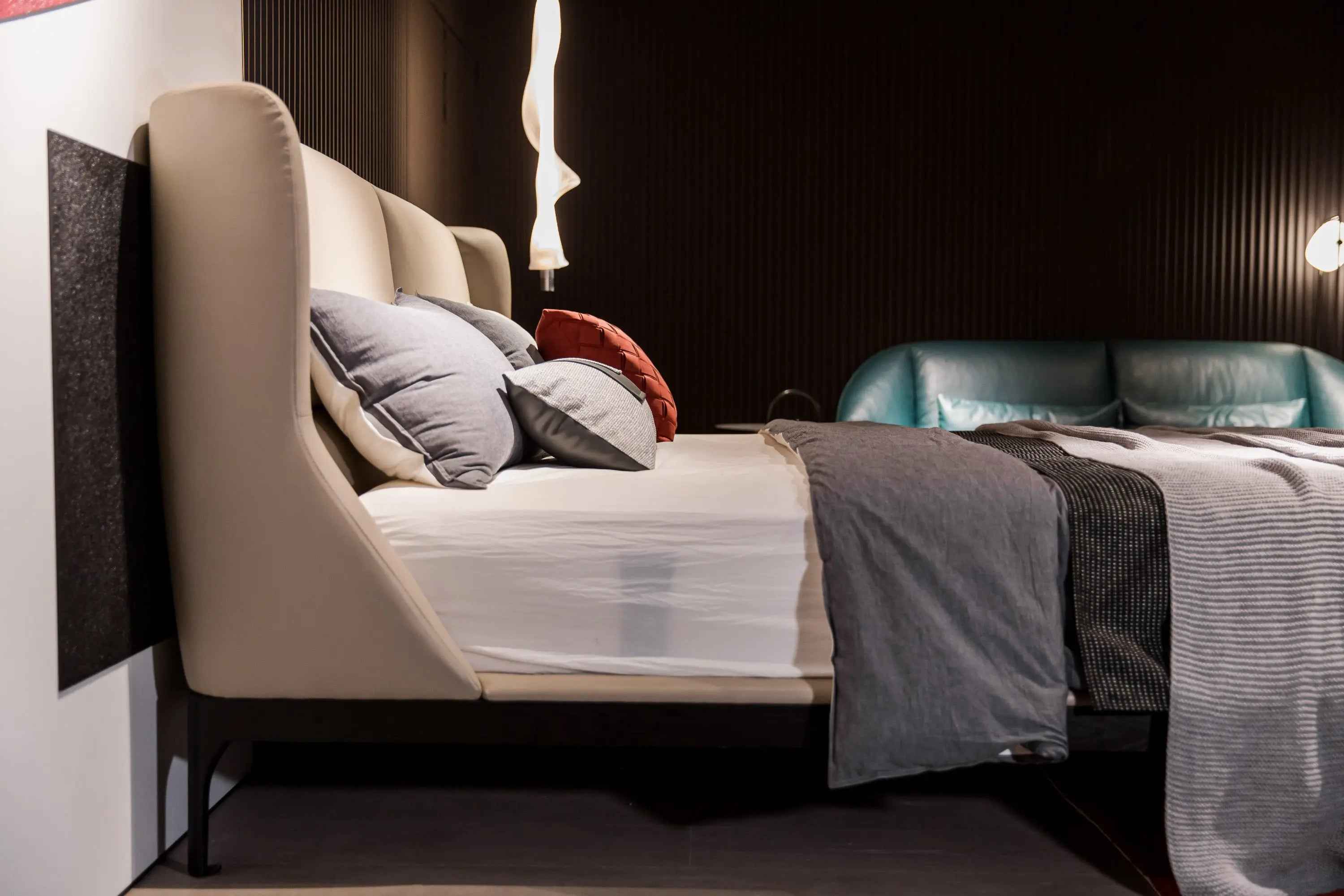 Minimalist Chic Leather KB-VVCASA-BED-VX1-1695-1 Bed