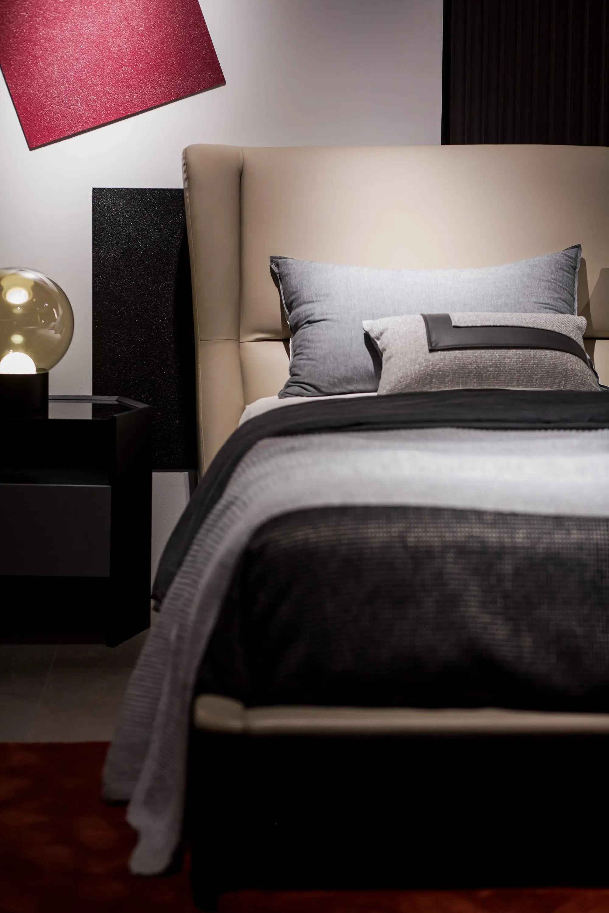 Minimalist Chic Leather KB-VVCASA-BED-VX1-1695-1 Bed