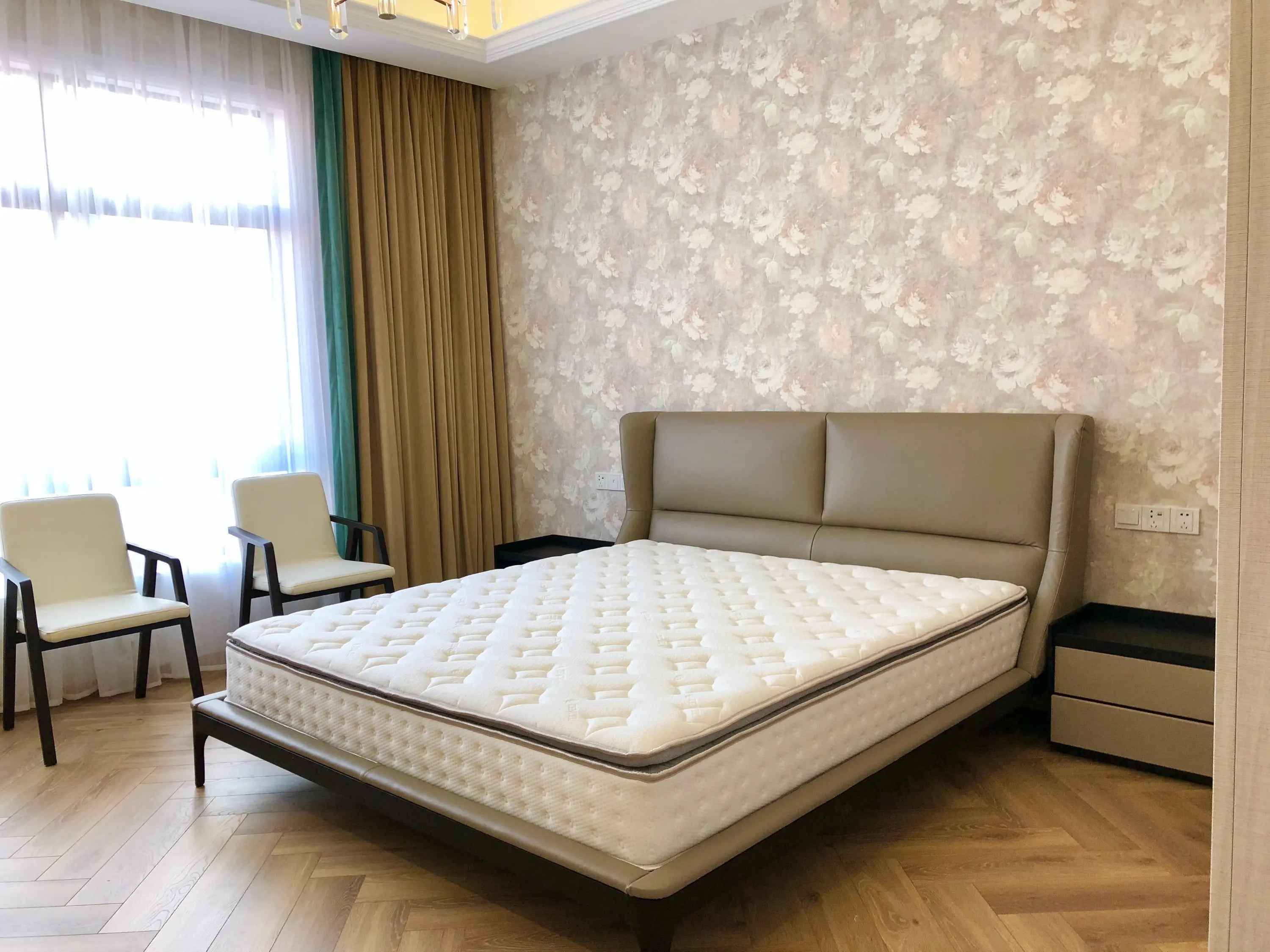 Minimalist Chic Leather KB-VVCASA-BED-VX1-1695-1 Bed