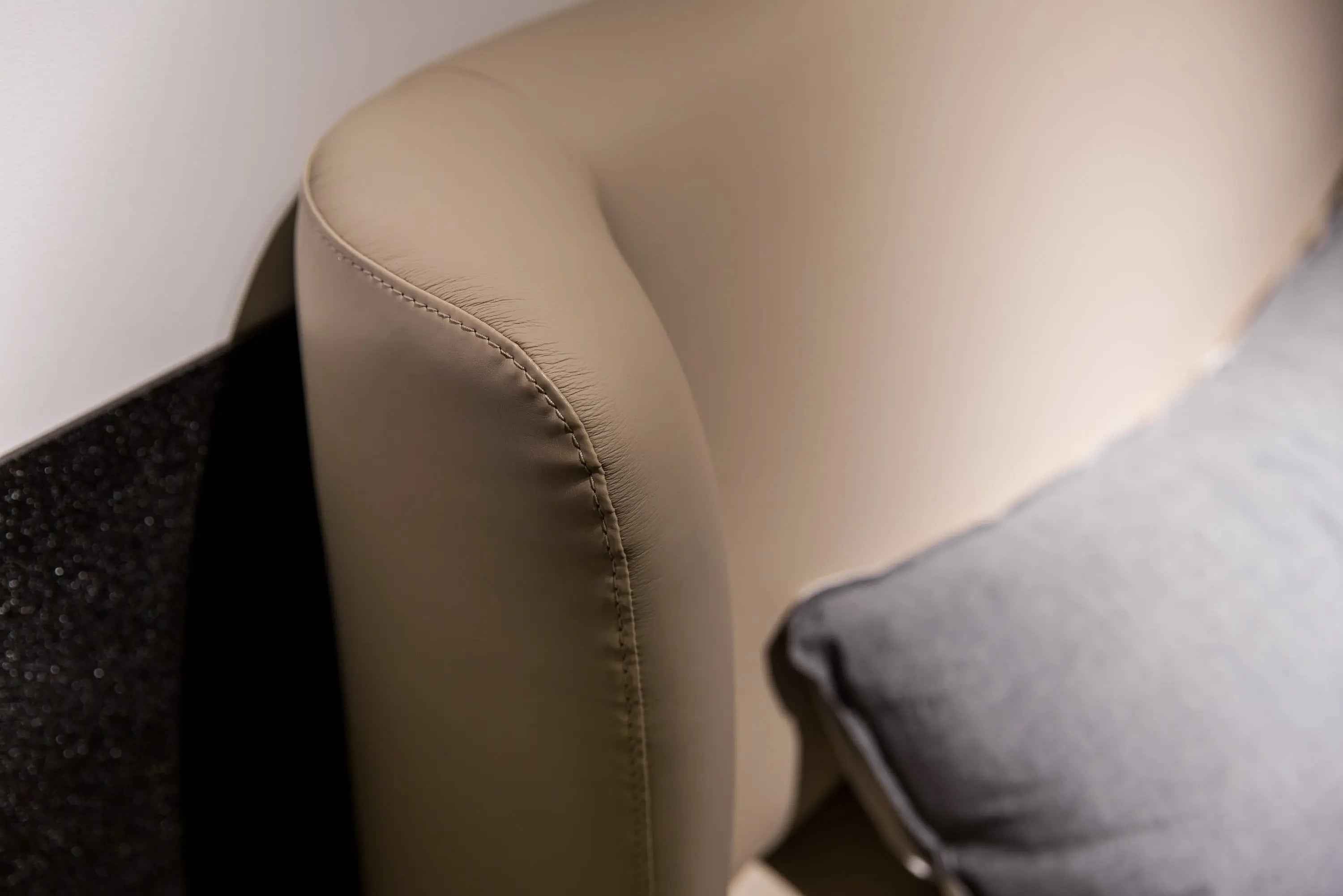 Minimalist Chic Leather KB-VVCASA-BED-VX1-1695-1 Bed