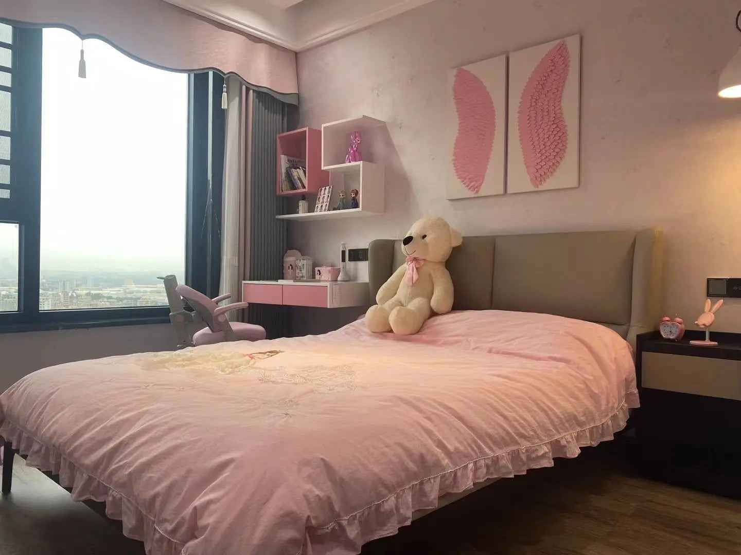 Minimalist Chic Leather KB-VVCASA-BED-VX1-1695-1 Bed