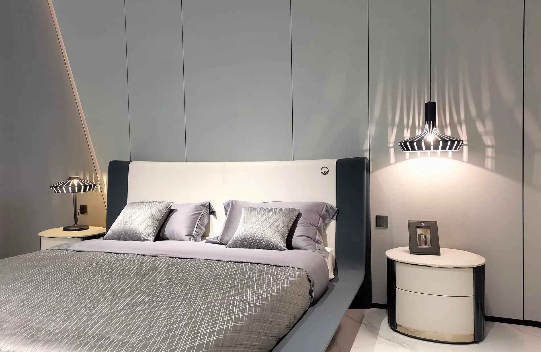 Modern Minimalist Bedside Table: Sleek and Functional Nightstand W018B11 Bentley style Bedside Tabel