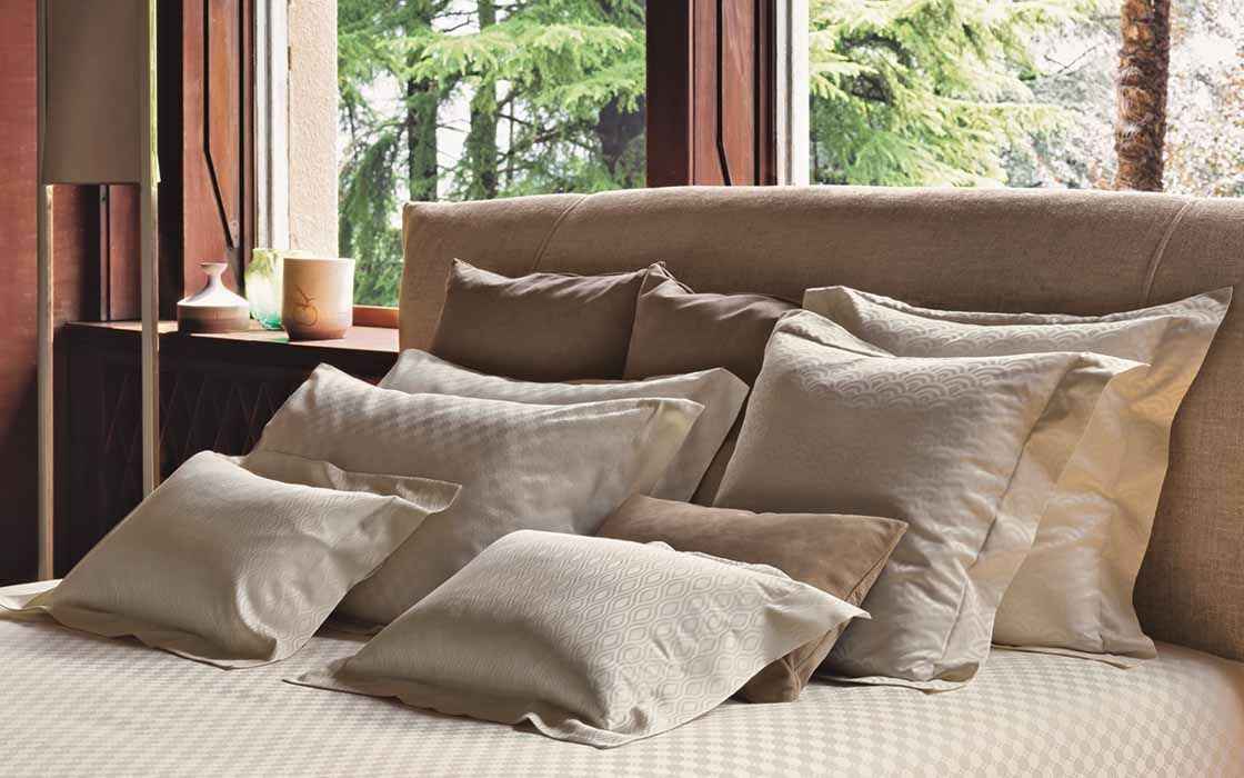 RC-17 Minimalism Bed