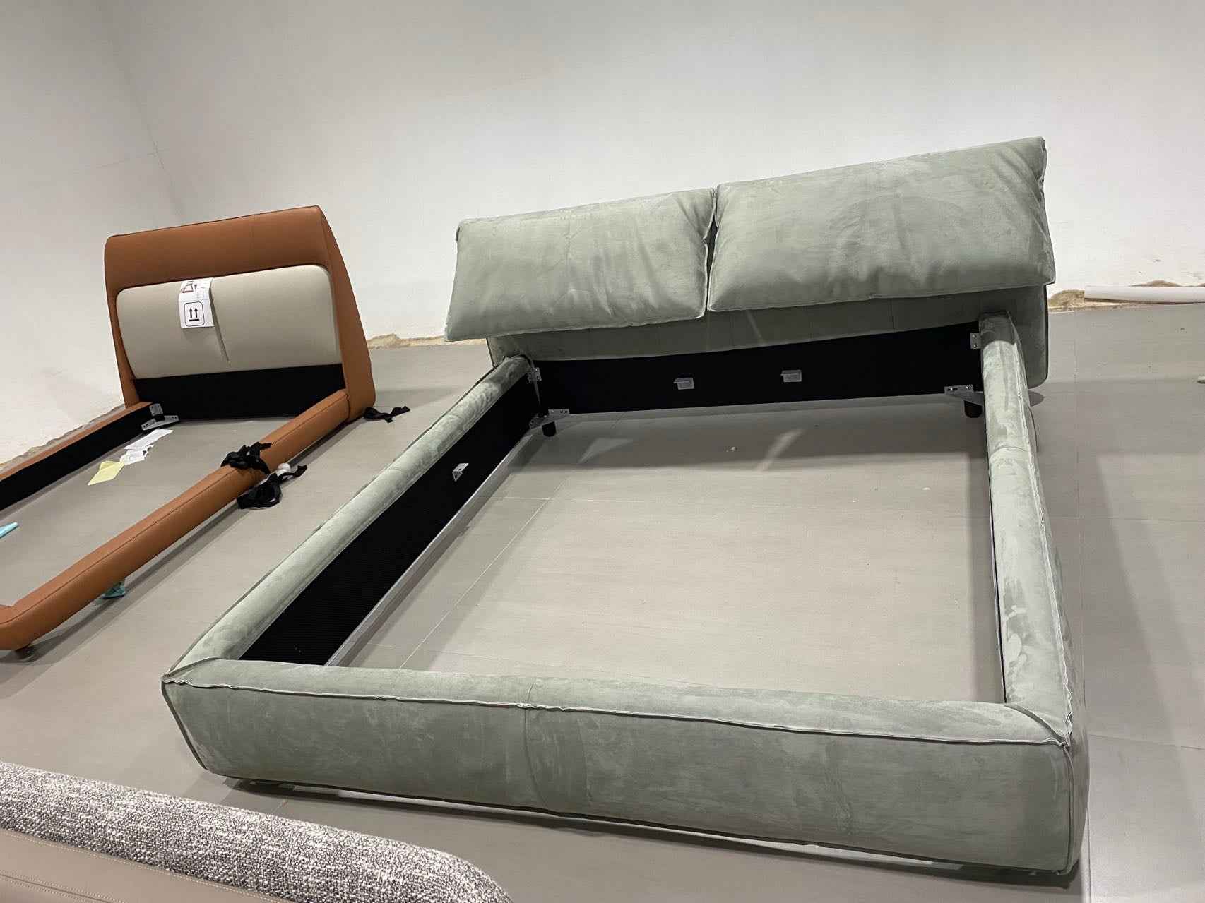 RC-27 Minimalism Bed