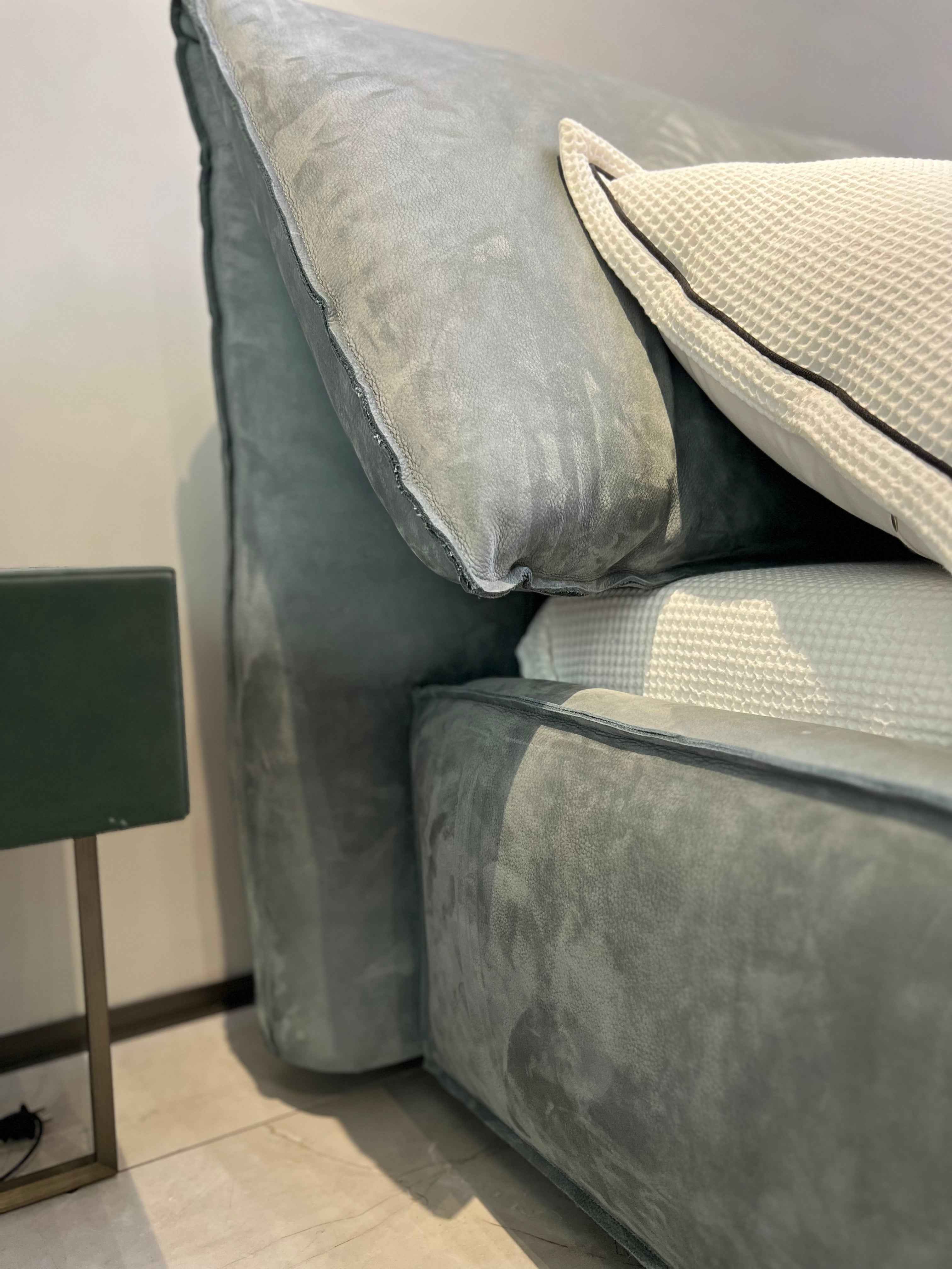 RC-27 Minimalism Bed