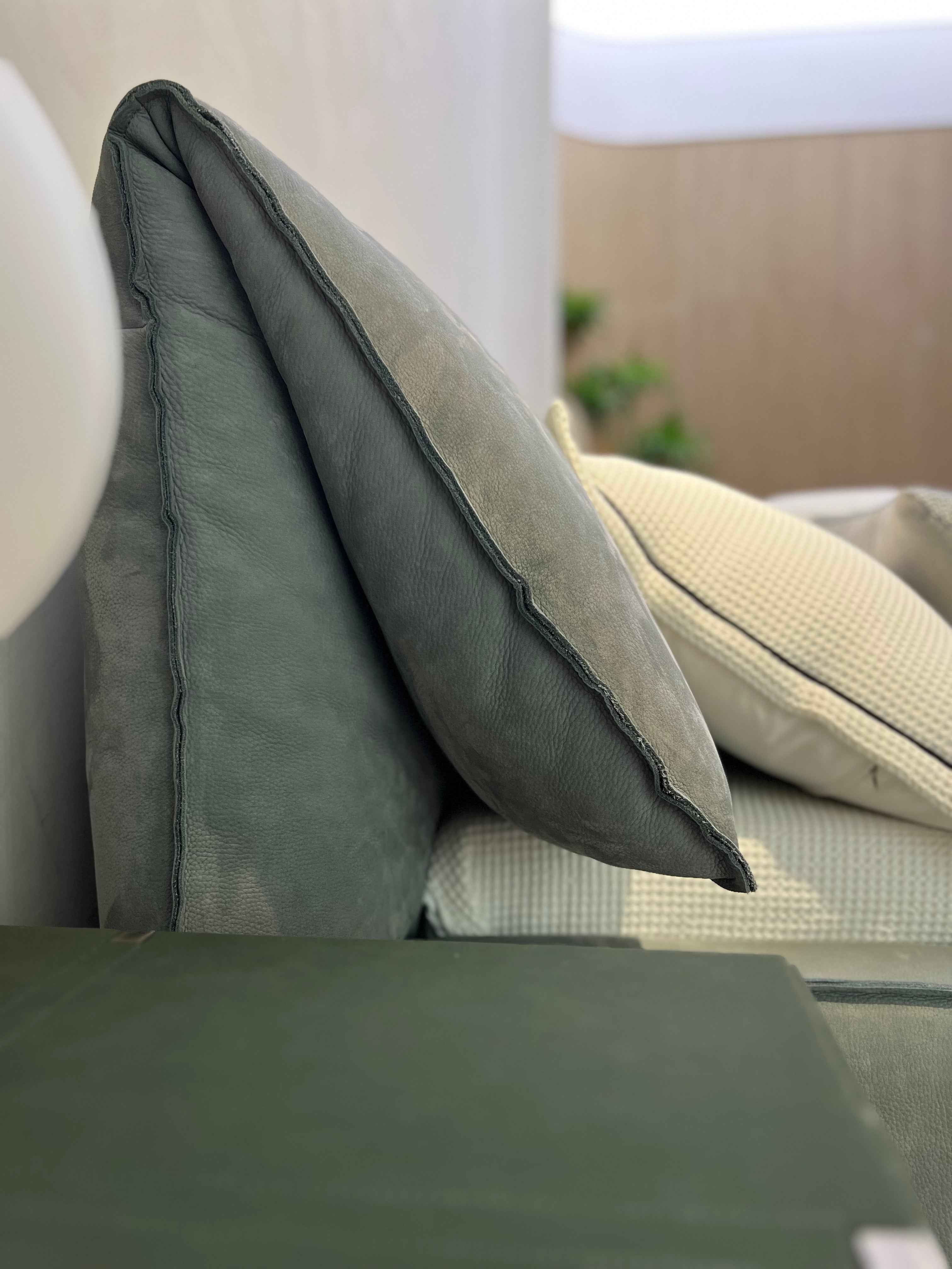 RC-27 Minimalism Bed