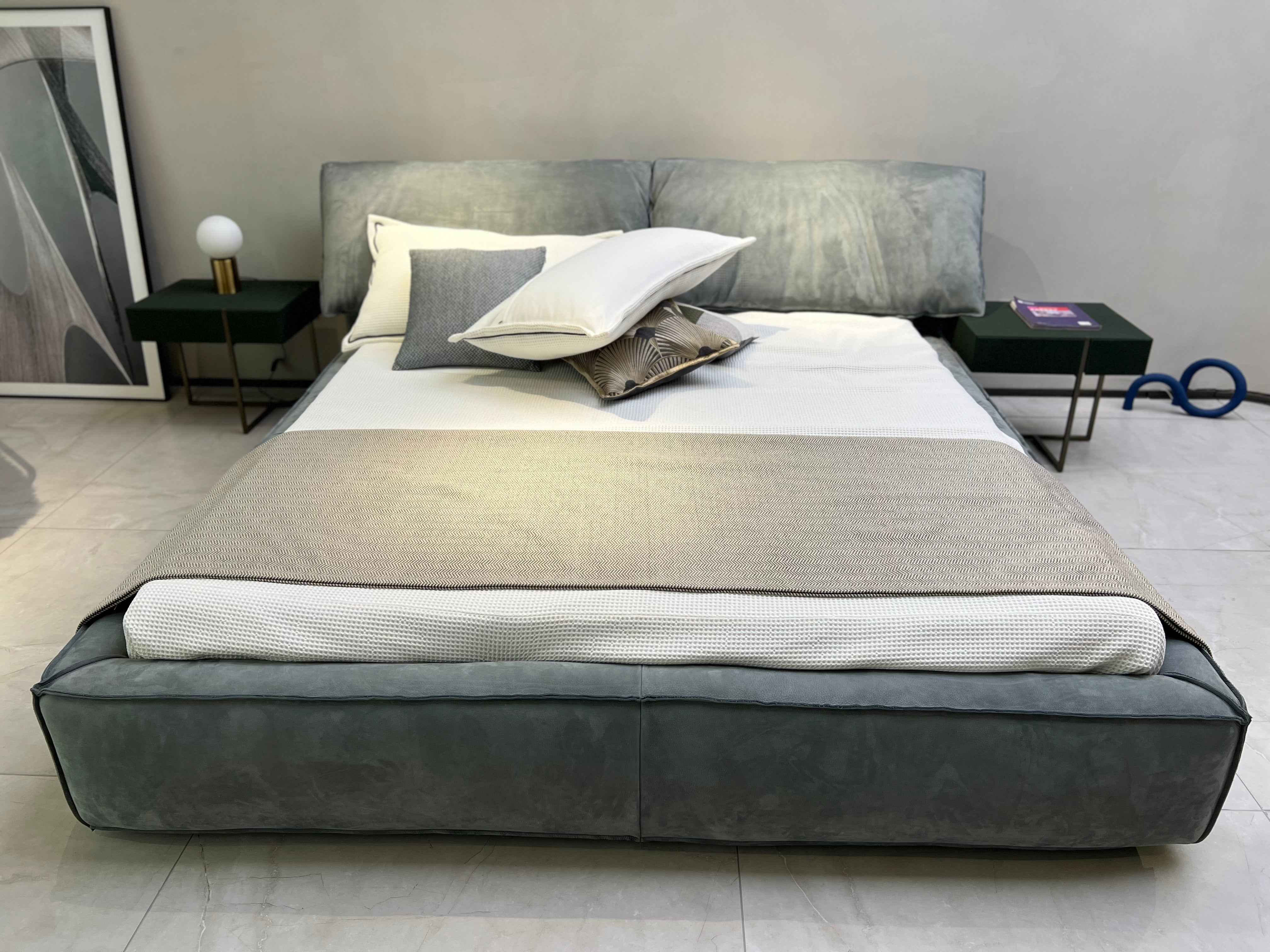 RC-27 Minimalism Bed