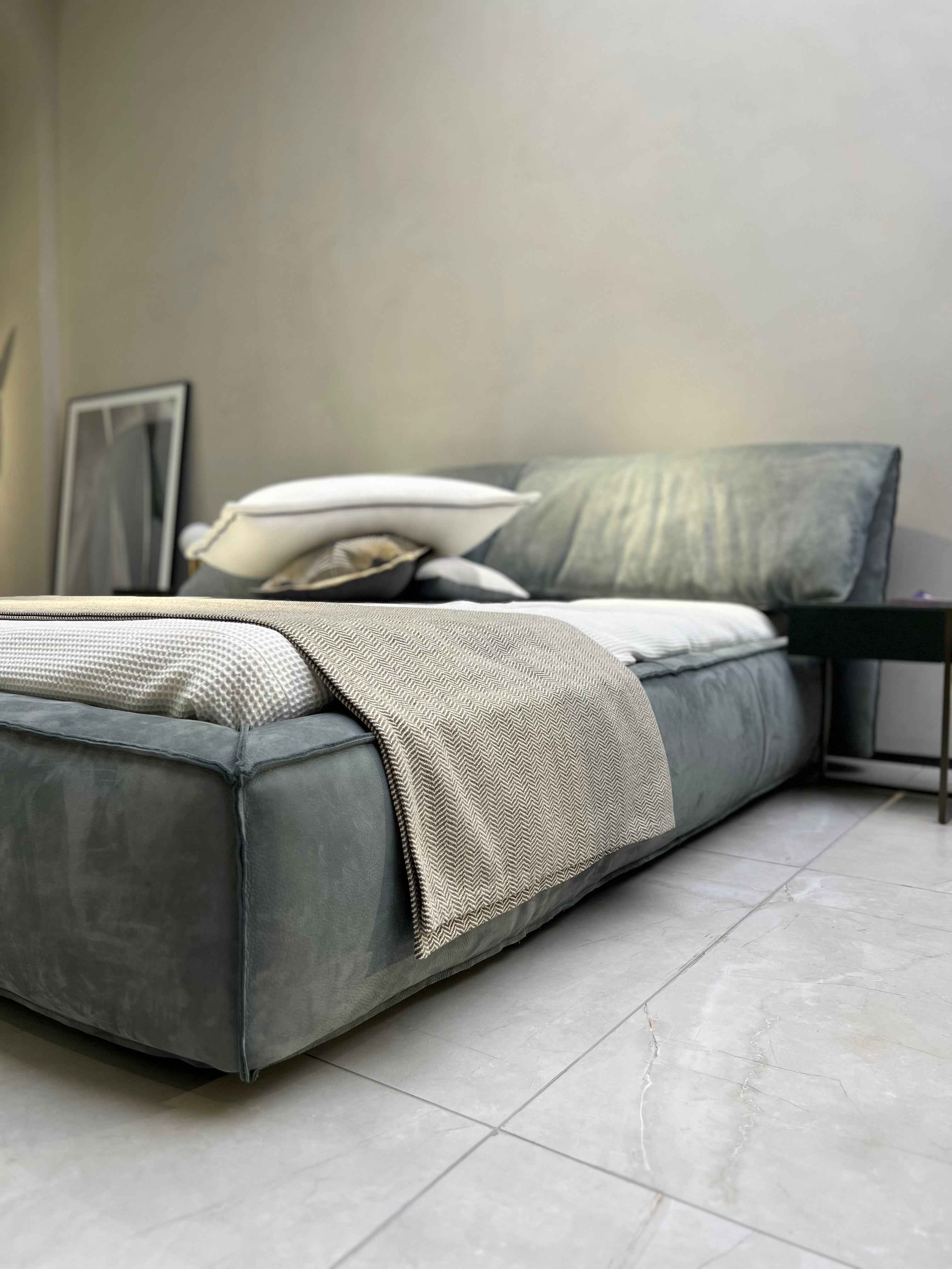 RC-27 Minimalism Bed
