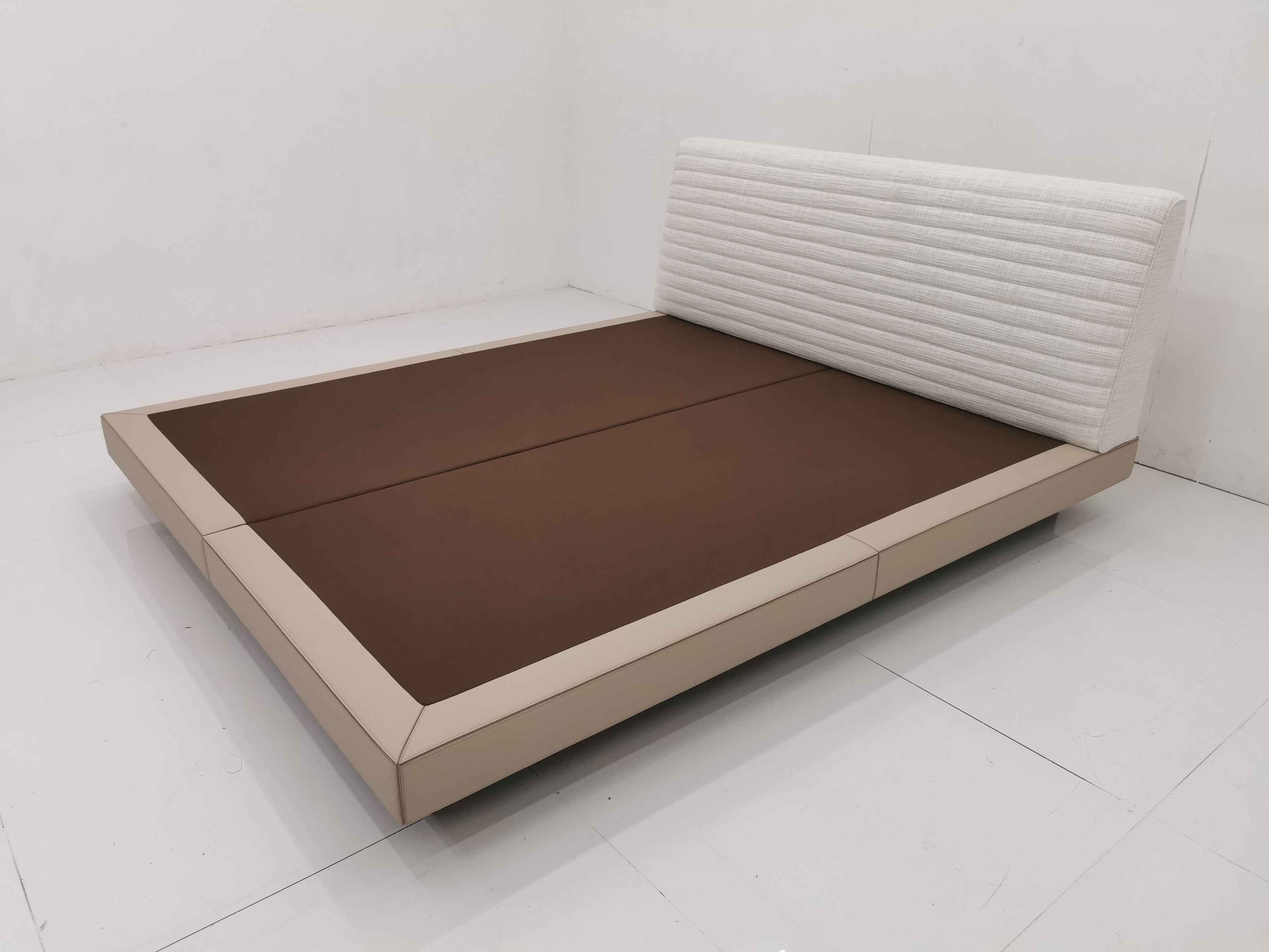 RC-37 Minimalism Bed