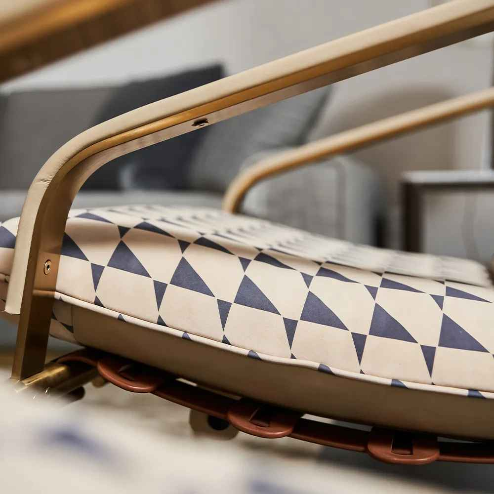 AC21-380 Lounge Chair