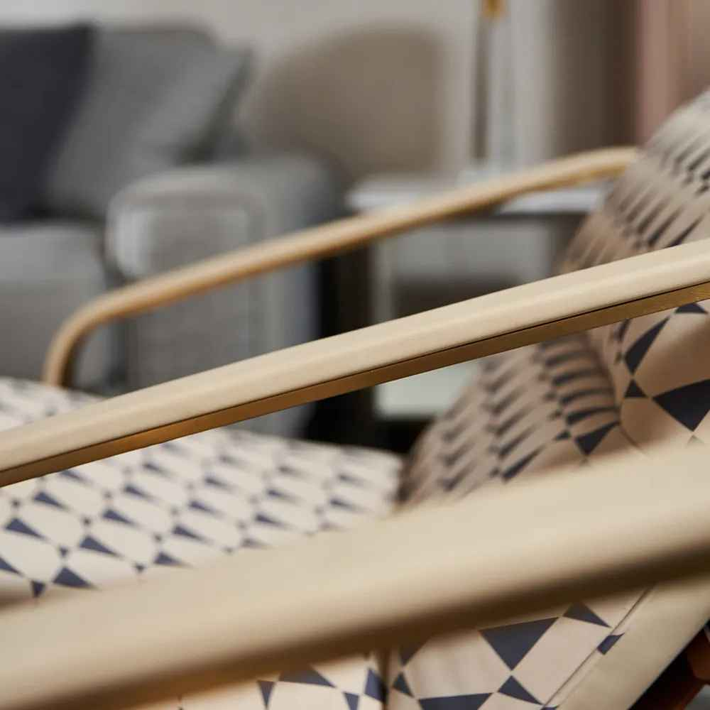 AC21-380 Lounge Chair