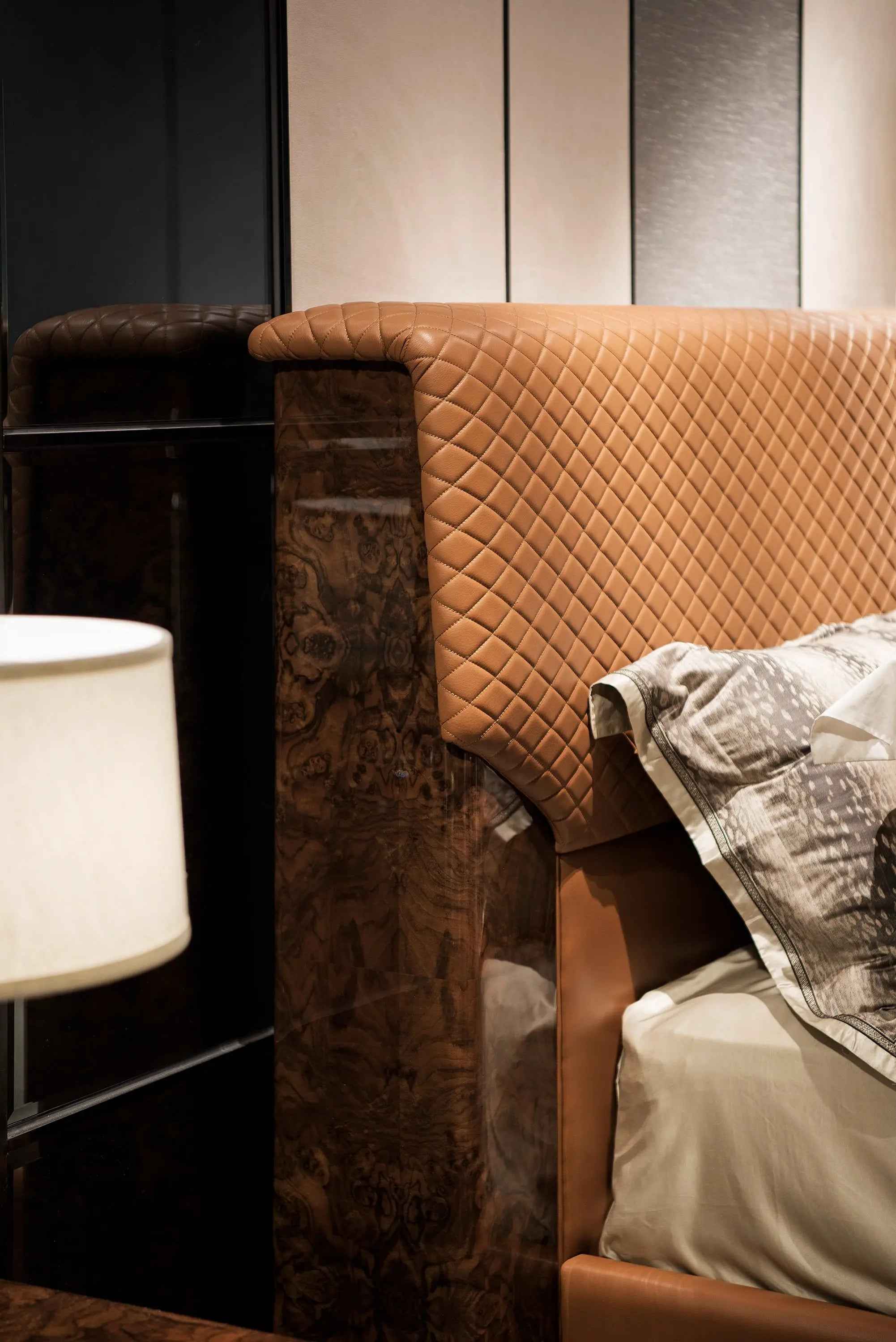 Upholstered Kingsize Modern Leather Bed W006B10 Bentley style Berwick Bed Bedroom queen bed, comfortable and soft