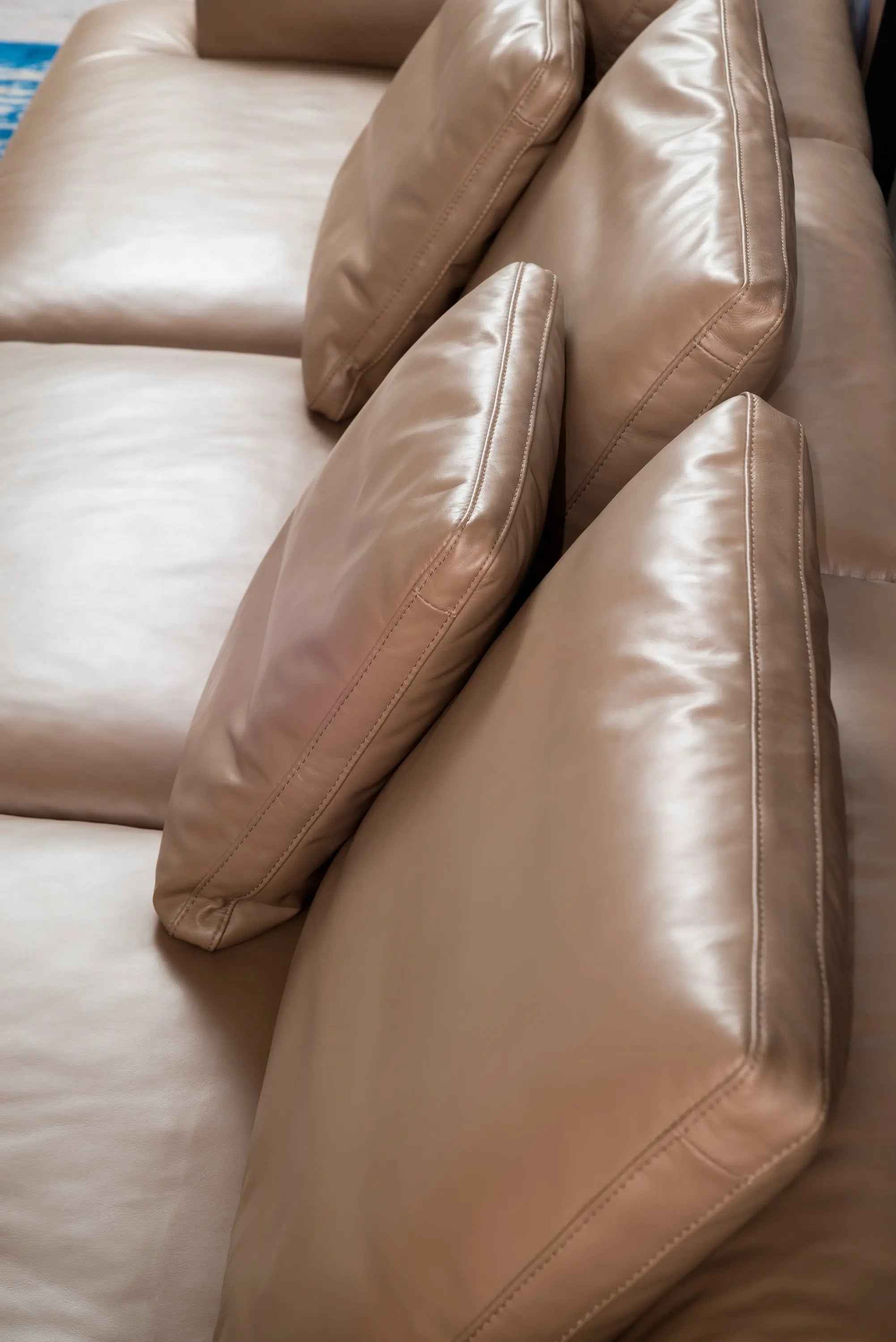 VJ1-1779 Sofa - Stylish Comfort for Modern Living Spaces