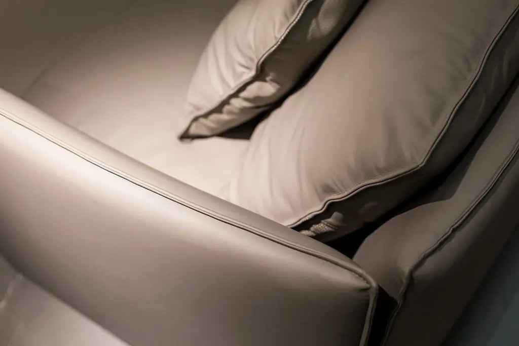 VJ1-1960 Sofa - Stylish Comfort for Modern Living