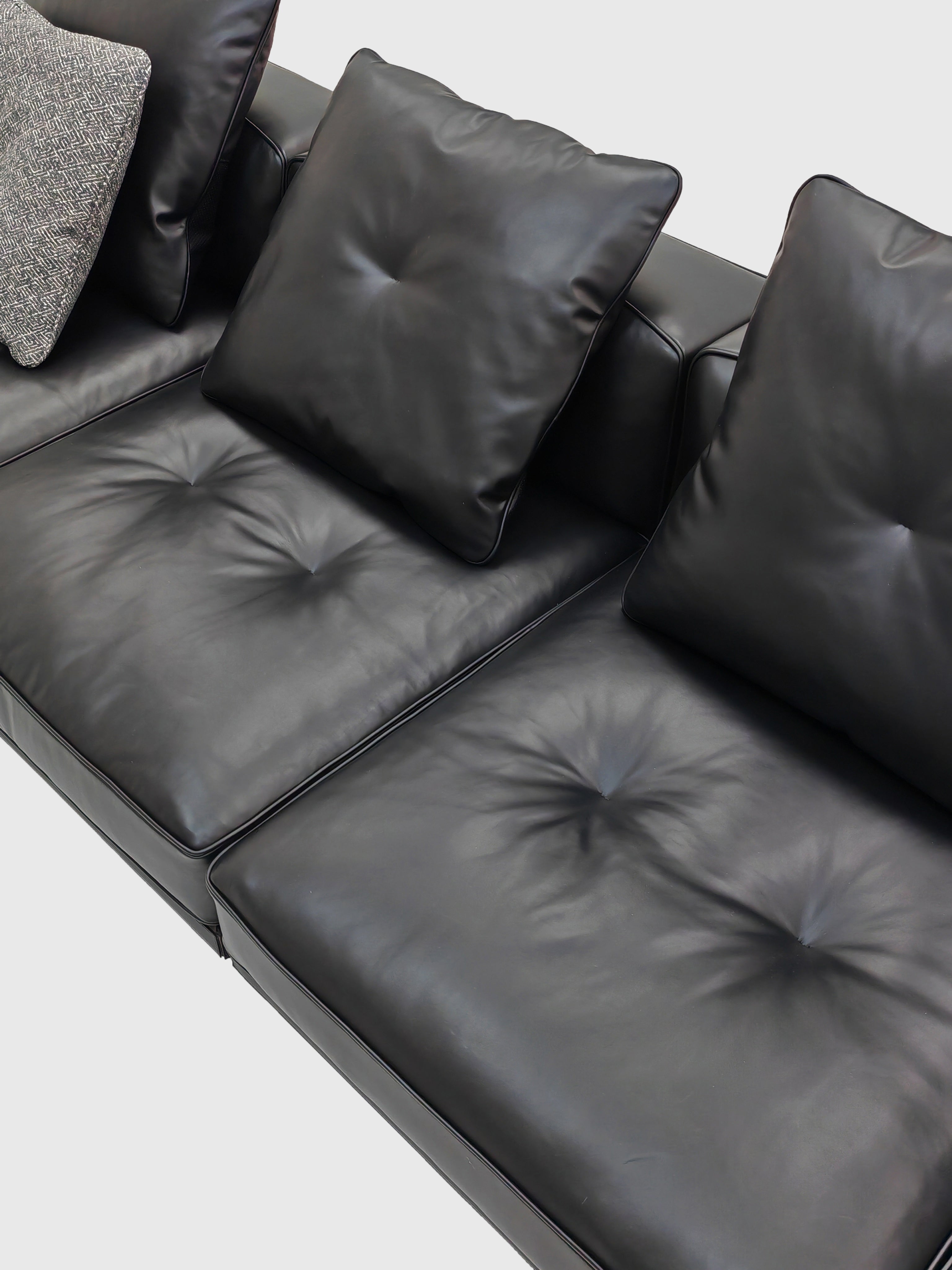 VJ3-2357 Four-Seater Sofa Comfortable and soft to sit on - Chiuchiufurniture