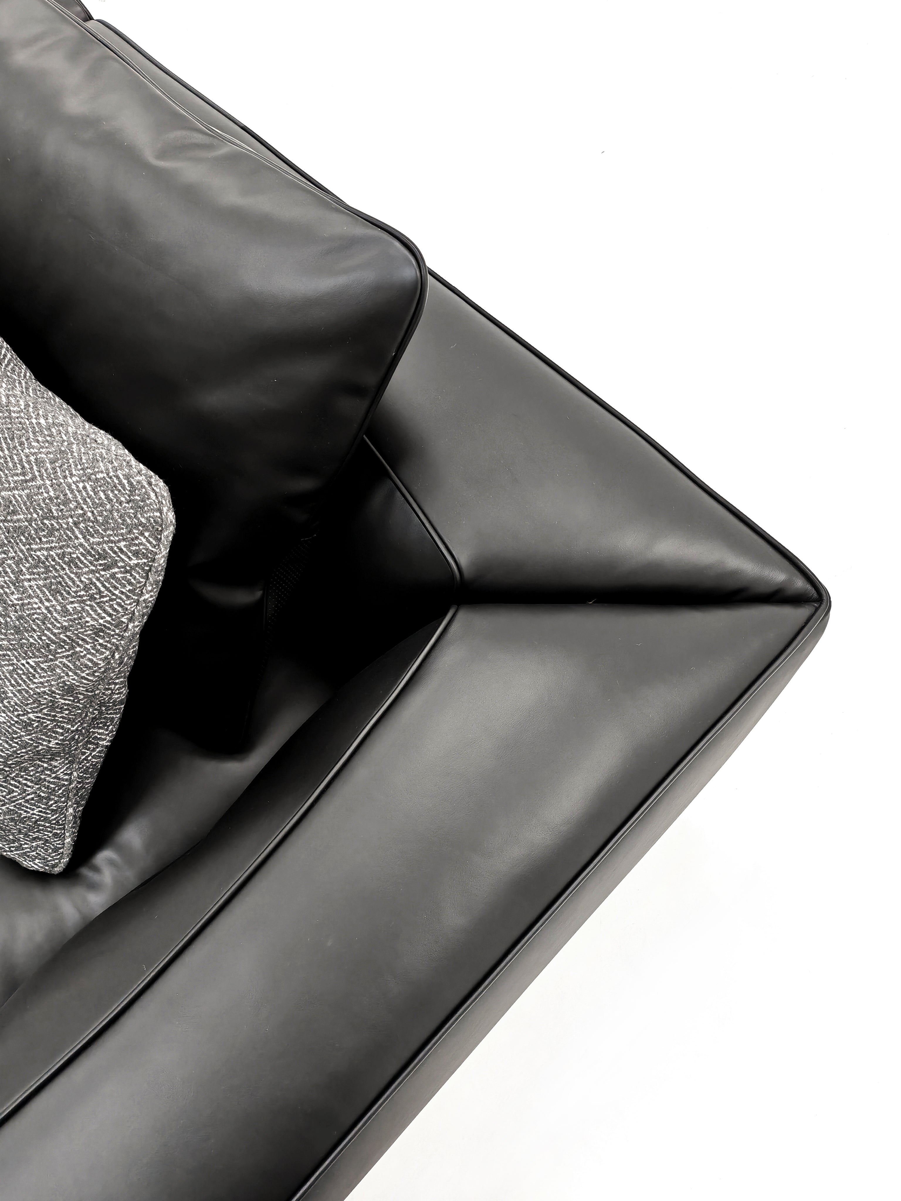 VJ3-2357 Four-Seater Sofa Comfortable and soft to sit on - Chiuchiufurniture