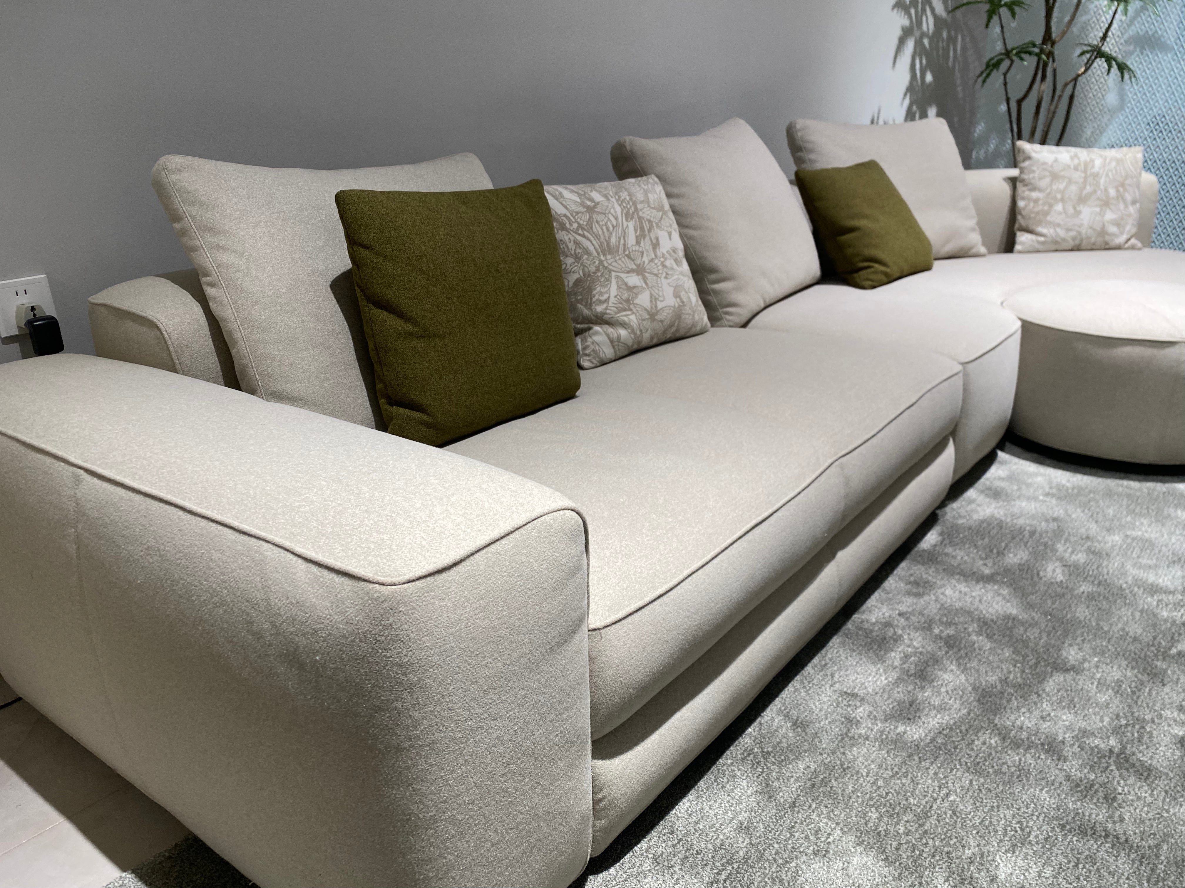 VJ3-2402 Combination Sofa Comfortable and soft to sit on - Chiuchiufurniture