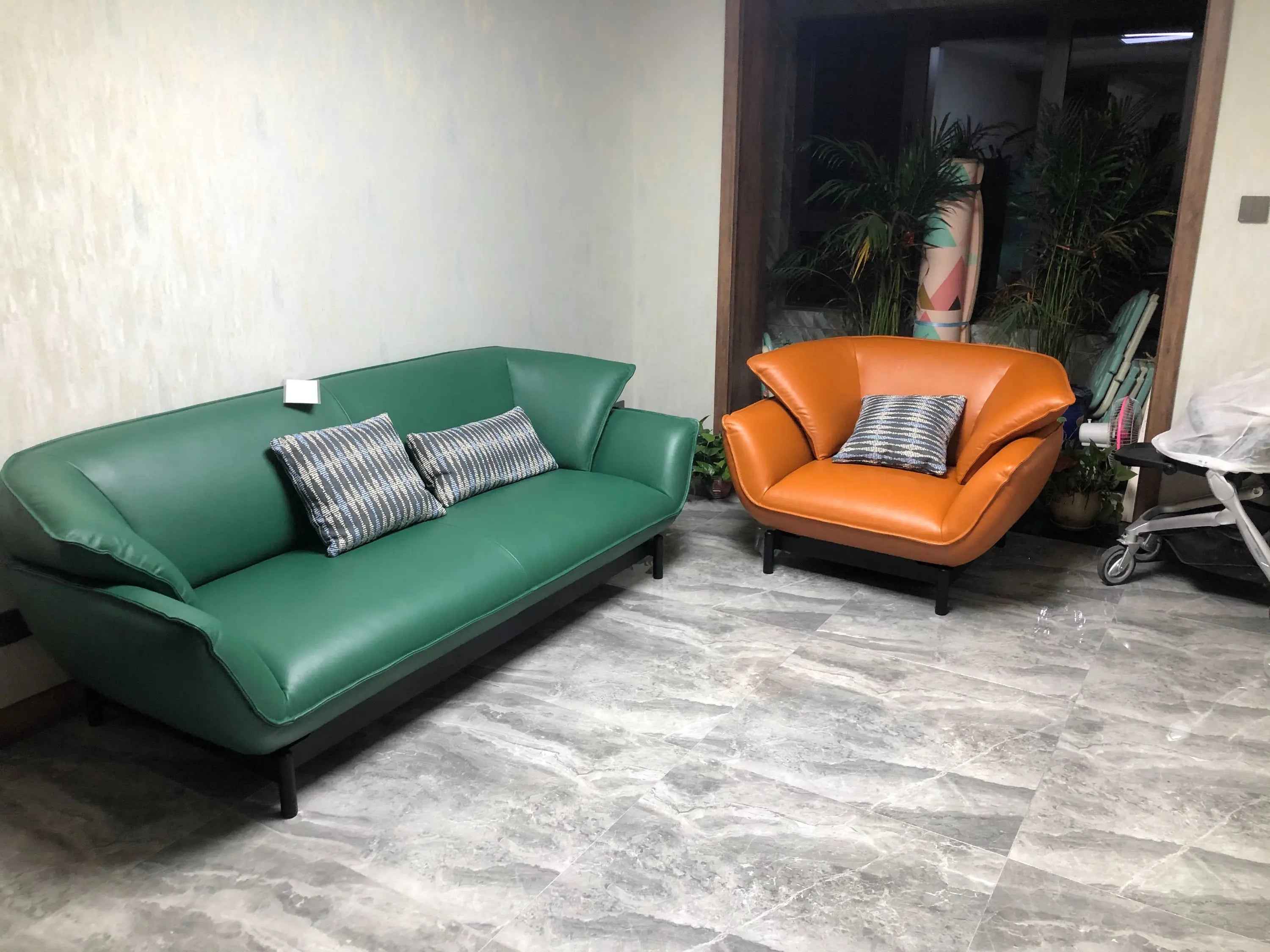 VJ5-1693 Sofa: Modern Comfort and Style for Your Living Space