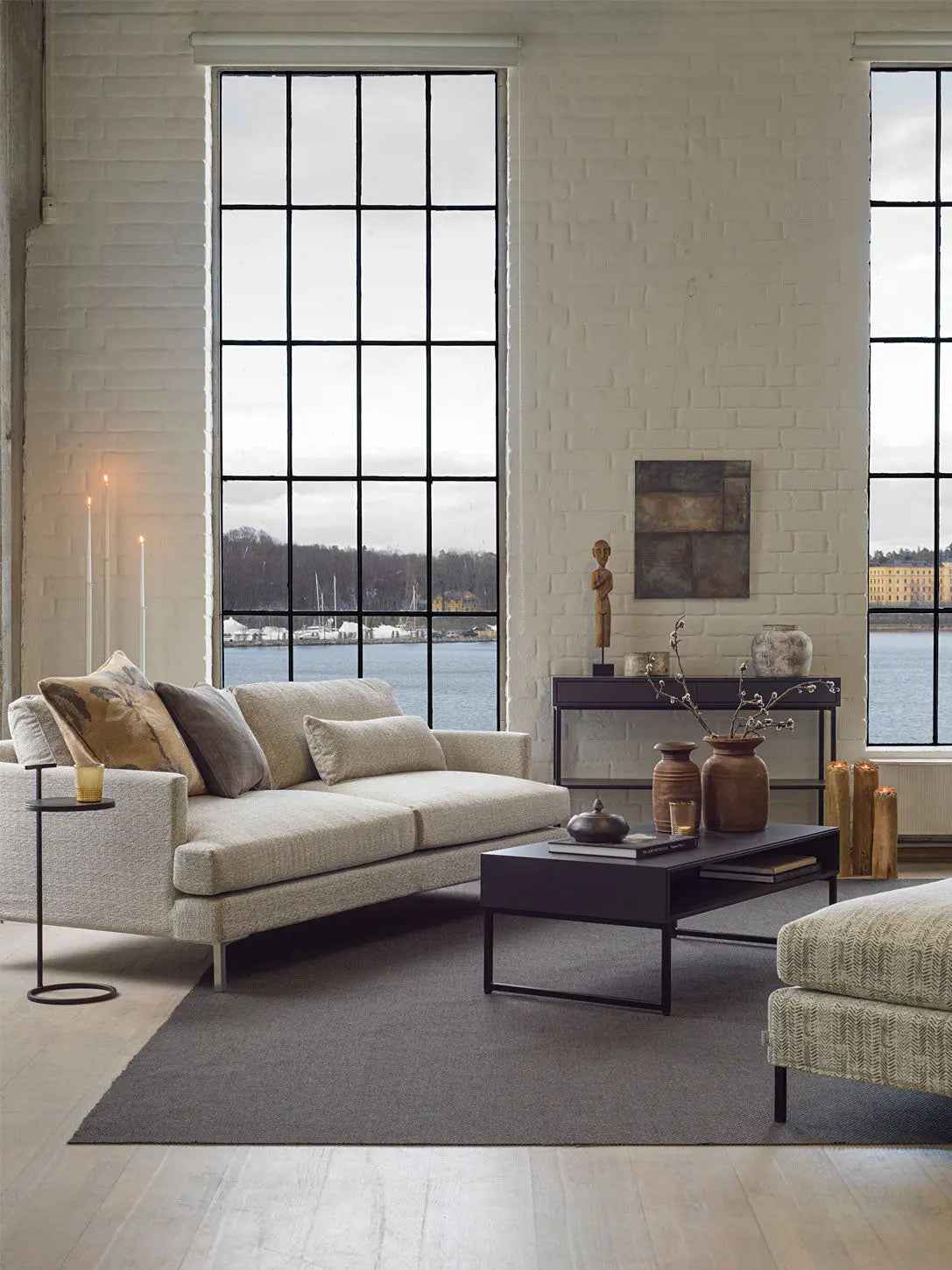 VJ5-1963 Sofa - Modern Comfort and Style for Your Living Space