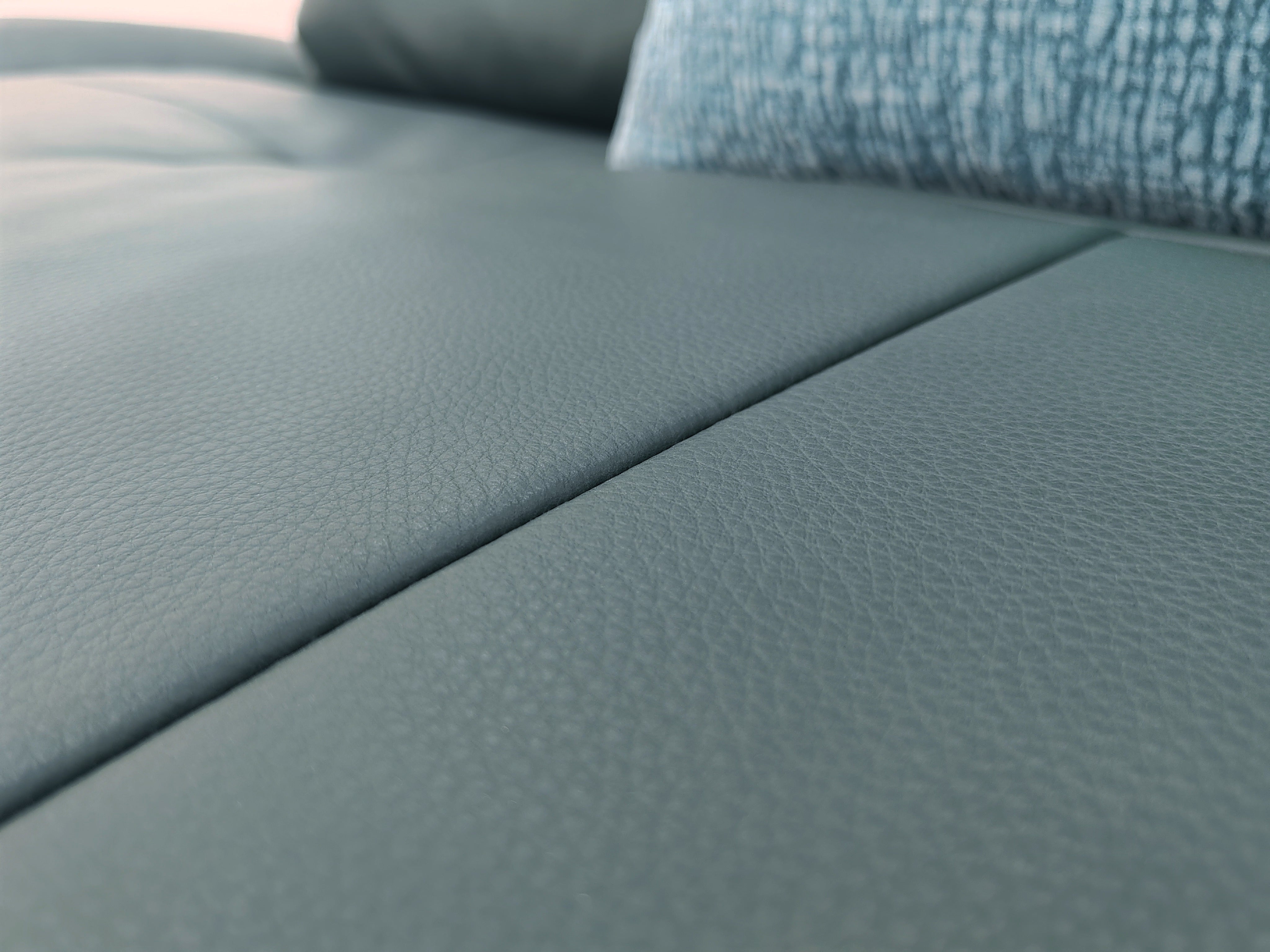 VJ6-2418 Double-arm four-seater sofa Comfortable and soft to sit on - Chiuchiufurniture