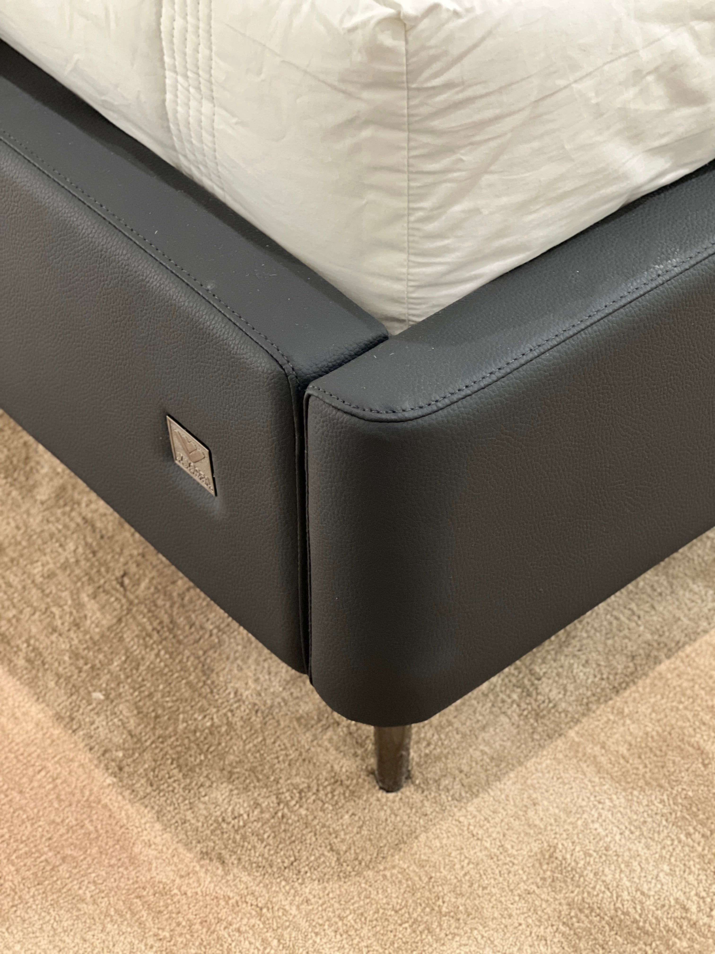 VX2-2327-1 Bed Modern minimalist style - Chiuchiufurniture