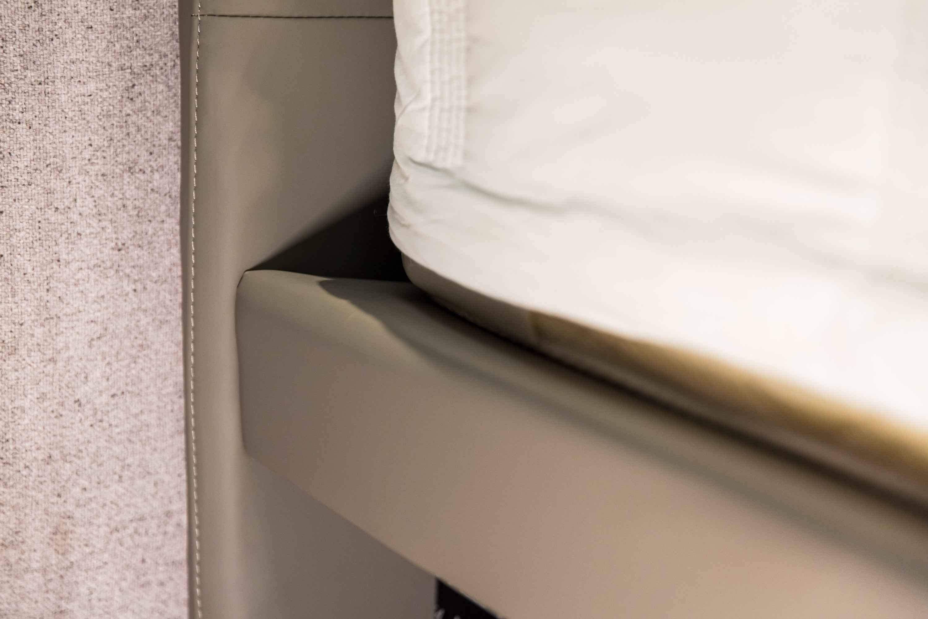 Modern Luxury Leather Comfort KB-VVCASA-BED-VX3-1975-1 Bed