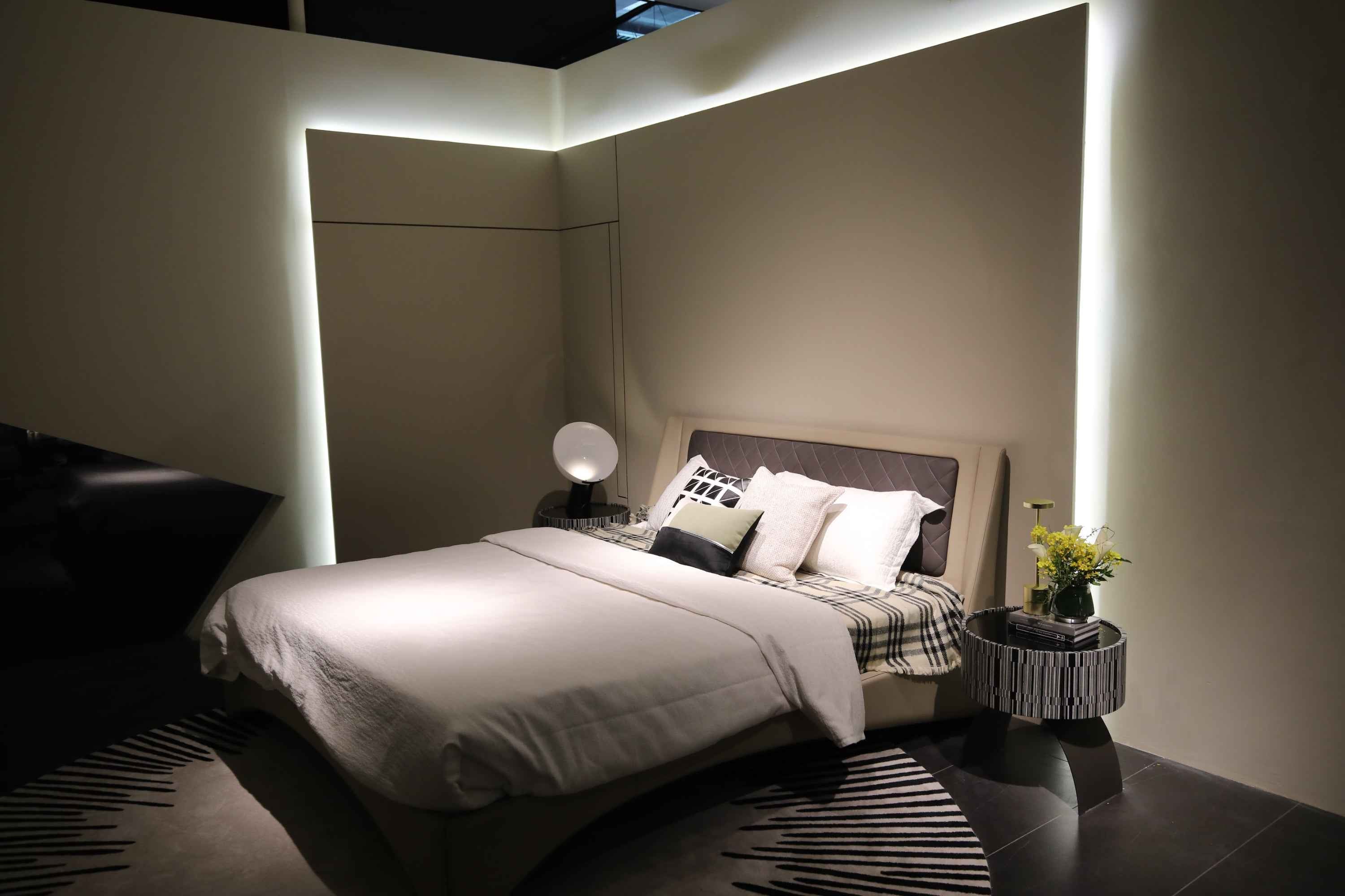 Italian Minimalist HX-2320-2 Bedside table