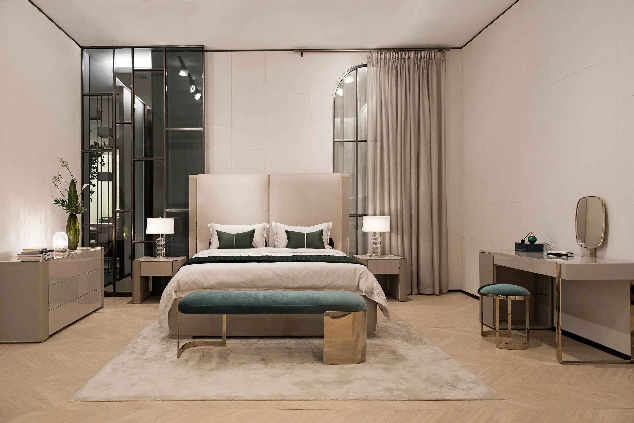 WH301B18 end of bed stool