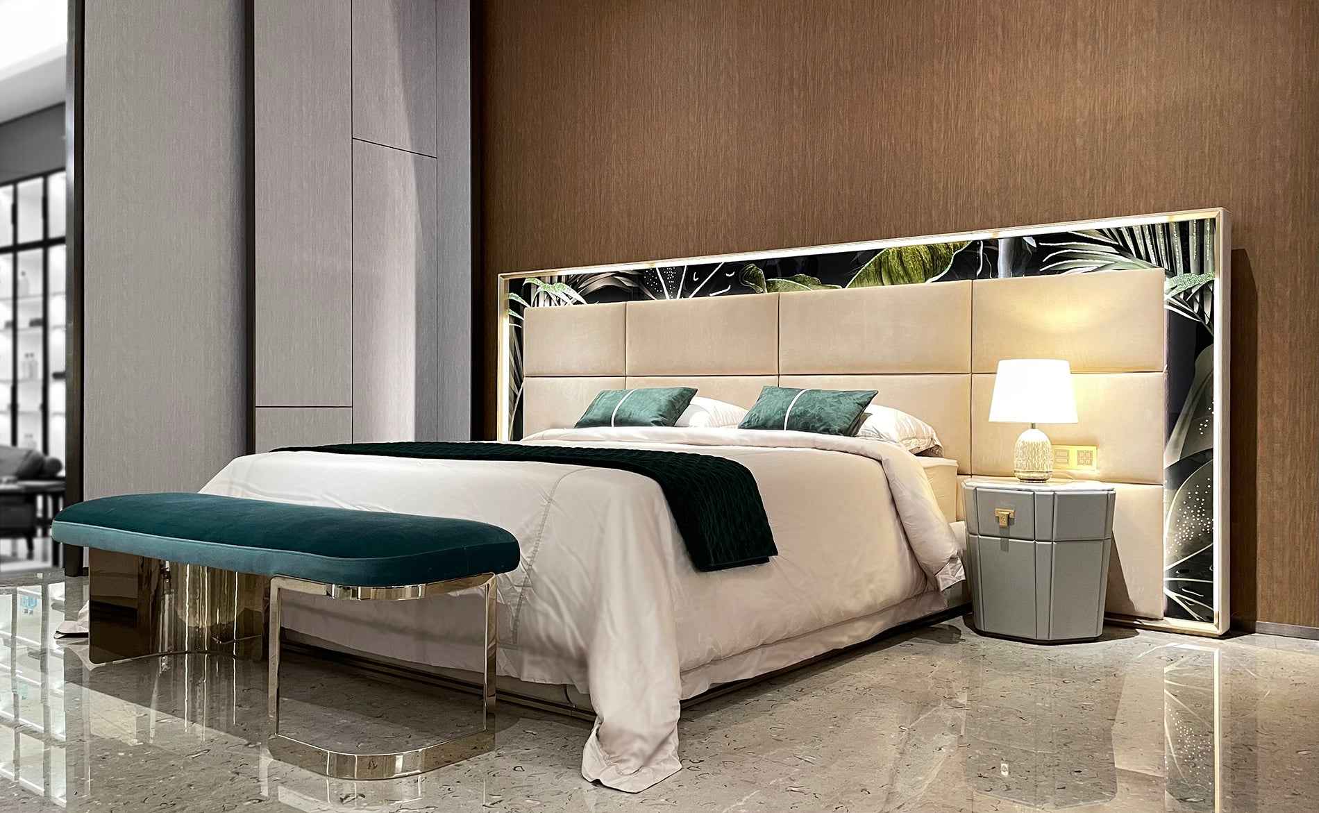 WH301B18 end of bed stool