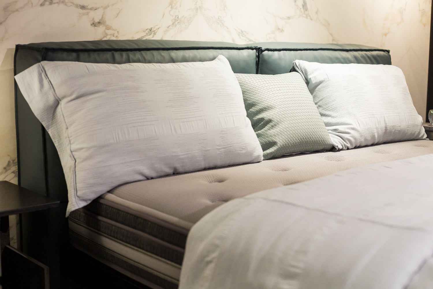 Urban Chic Leather KB-VVCASA-BED-VX5-1801-1 Bed