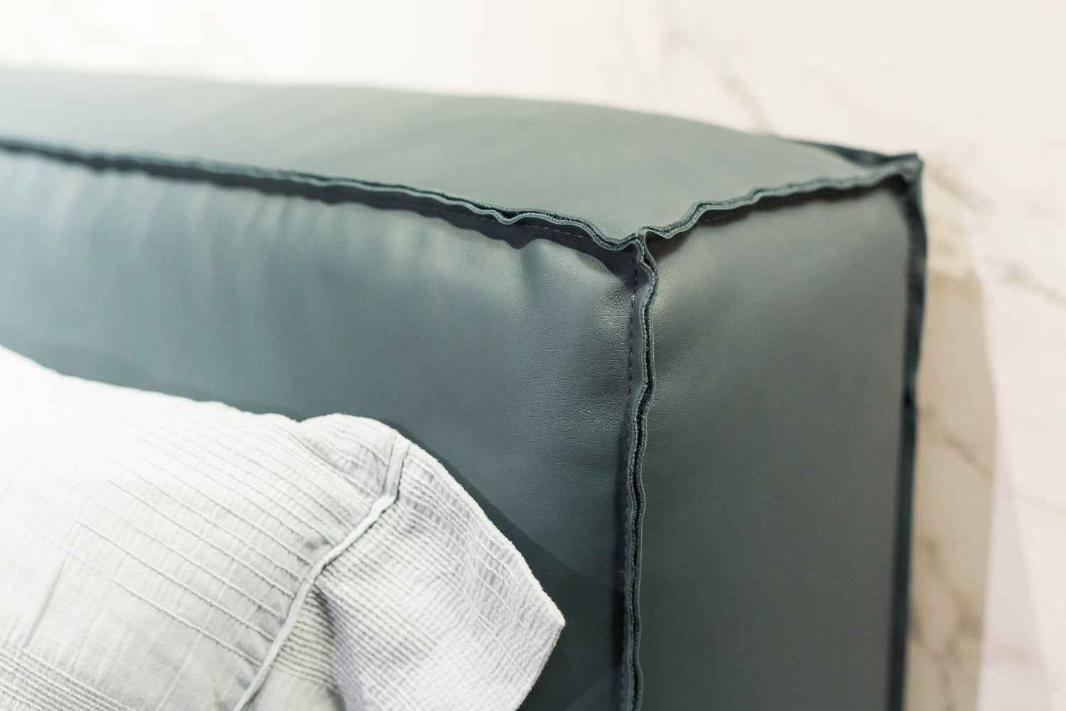 Urban Chic Leather KB-VVCASA-BED-VX5-1801-1 Bed