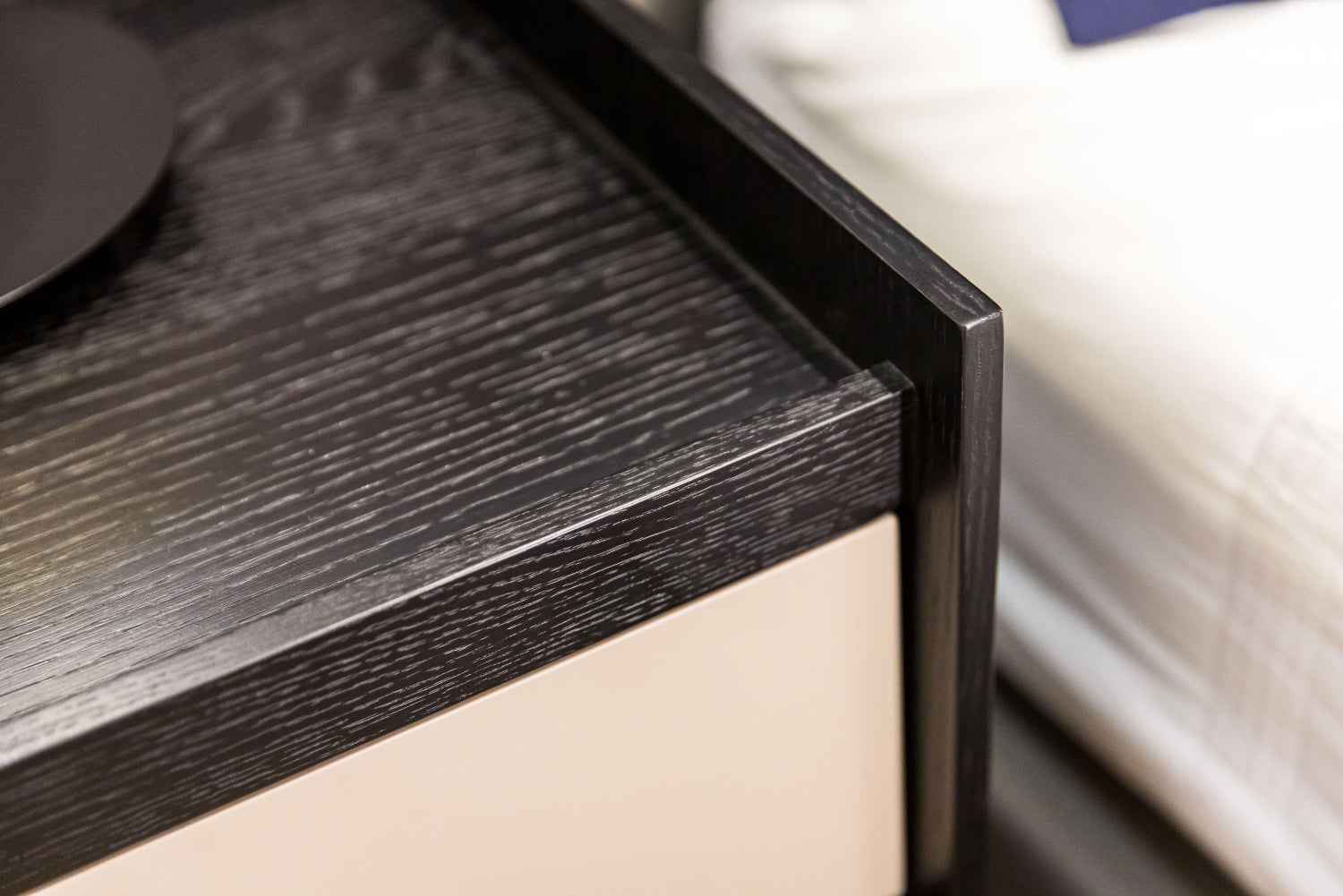Italian Minimalist Veneer HX-1770-2 Bedside Table