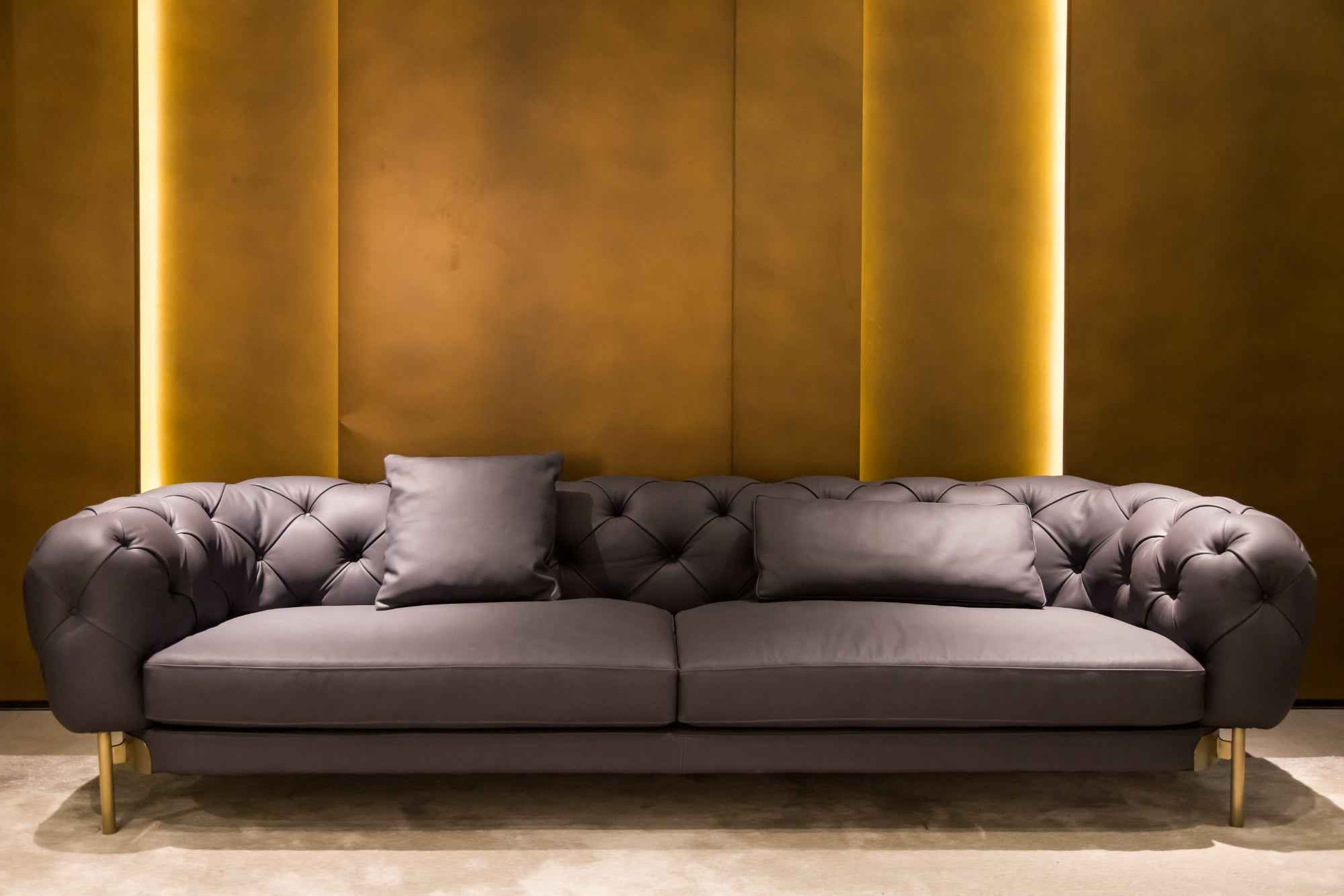 Italian minimalist A60 leather sofa with waist pillow and throw pillow VJ5-2006 sofa