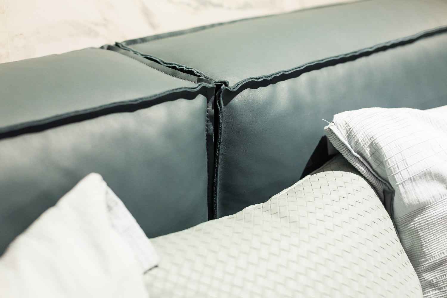 Urban Chic Leather KB-VVCASA-BED-VX5-1801-1 Bed