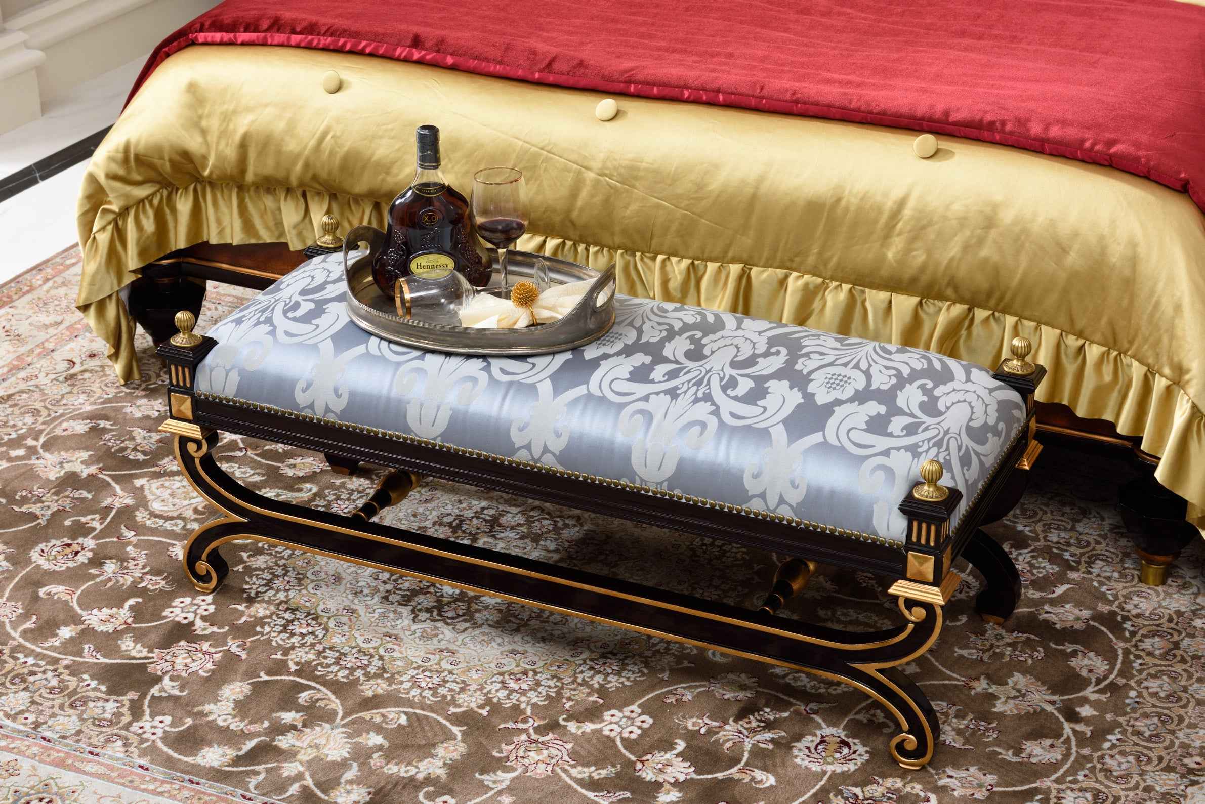 AI-4400-224 end of bed stool