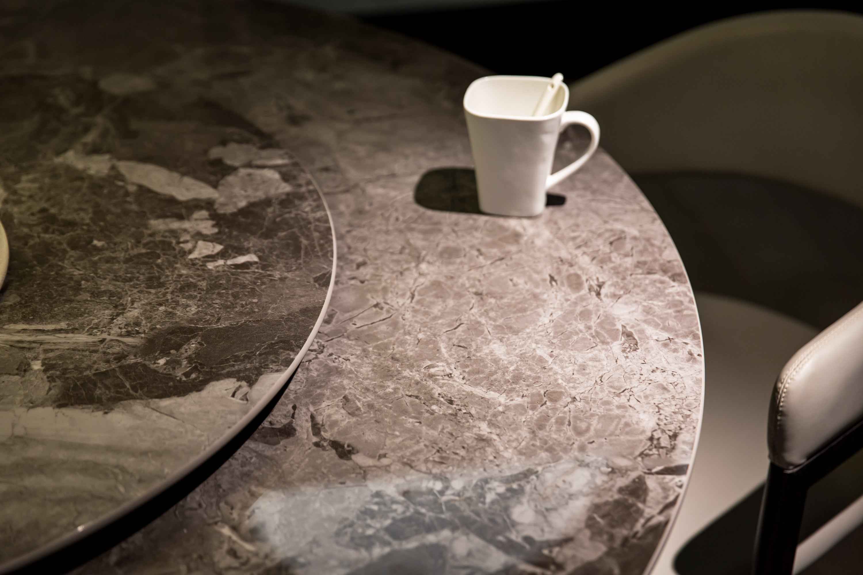 HA-1961-5 Round dining table