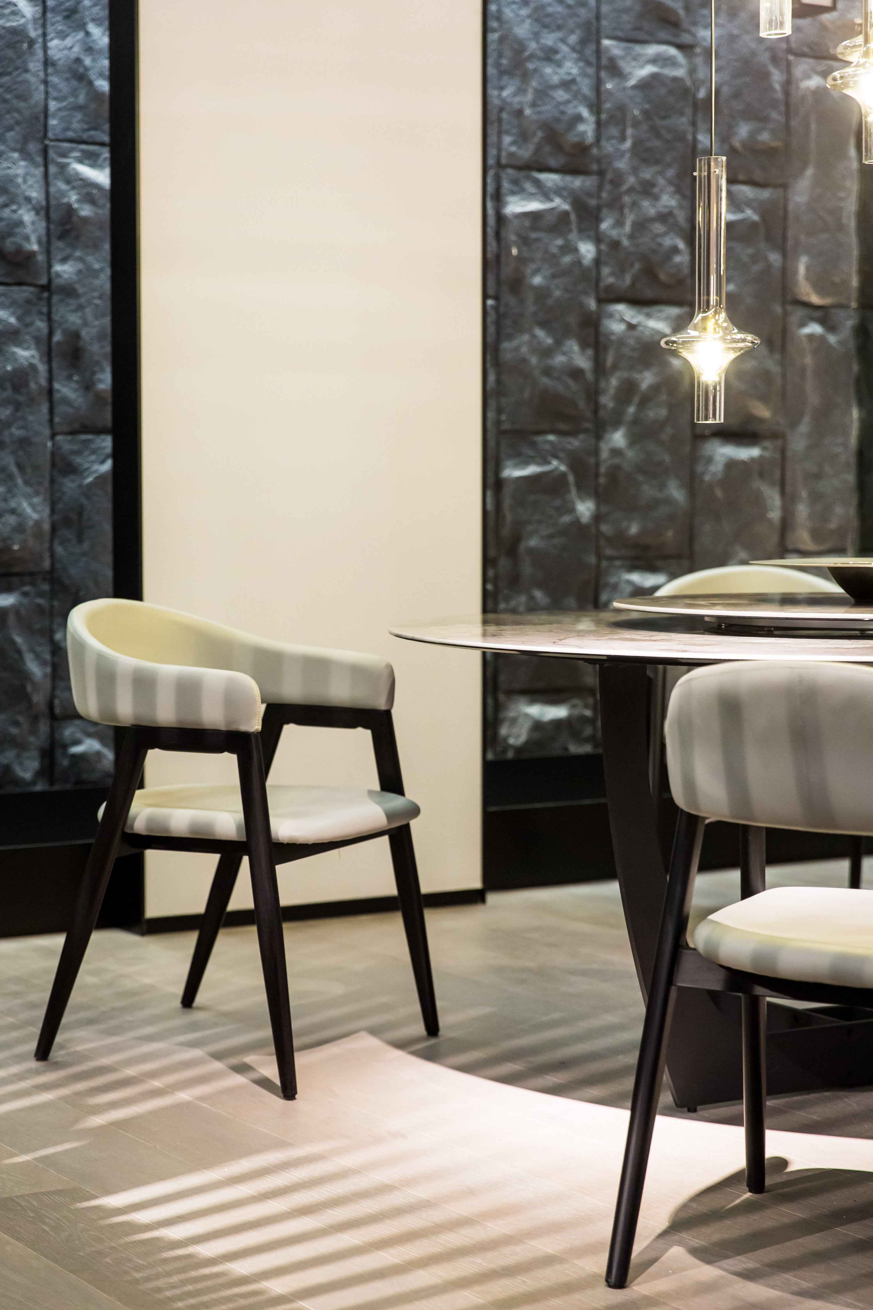 HA-1961-5 Round dining table