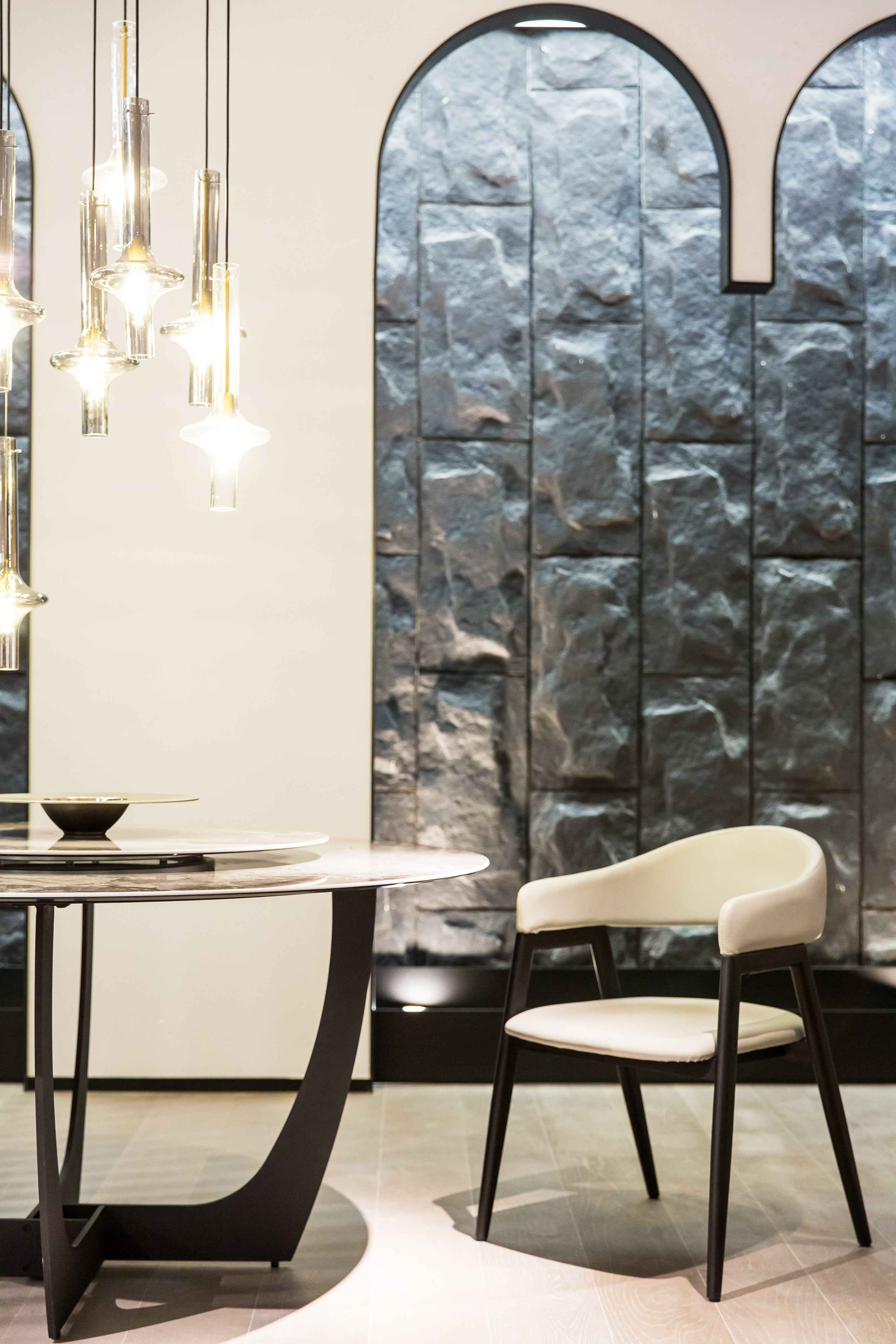 HA-1961-5 Round dining table