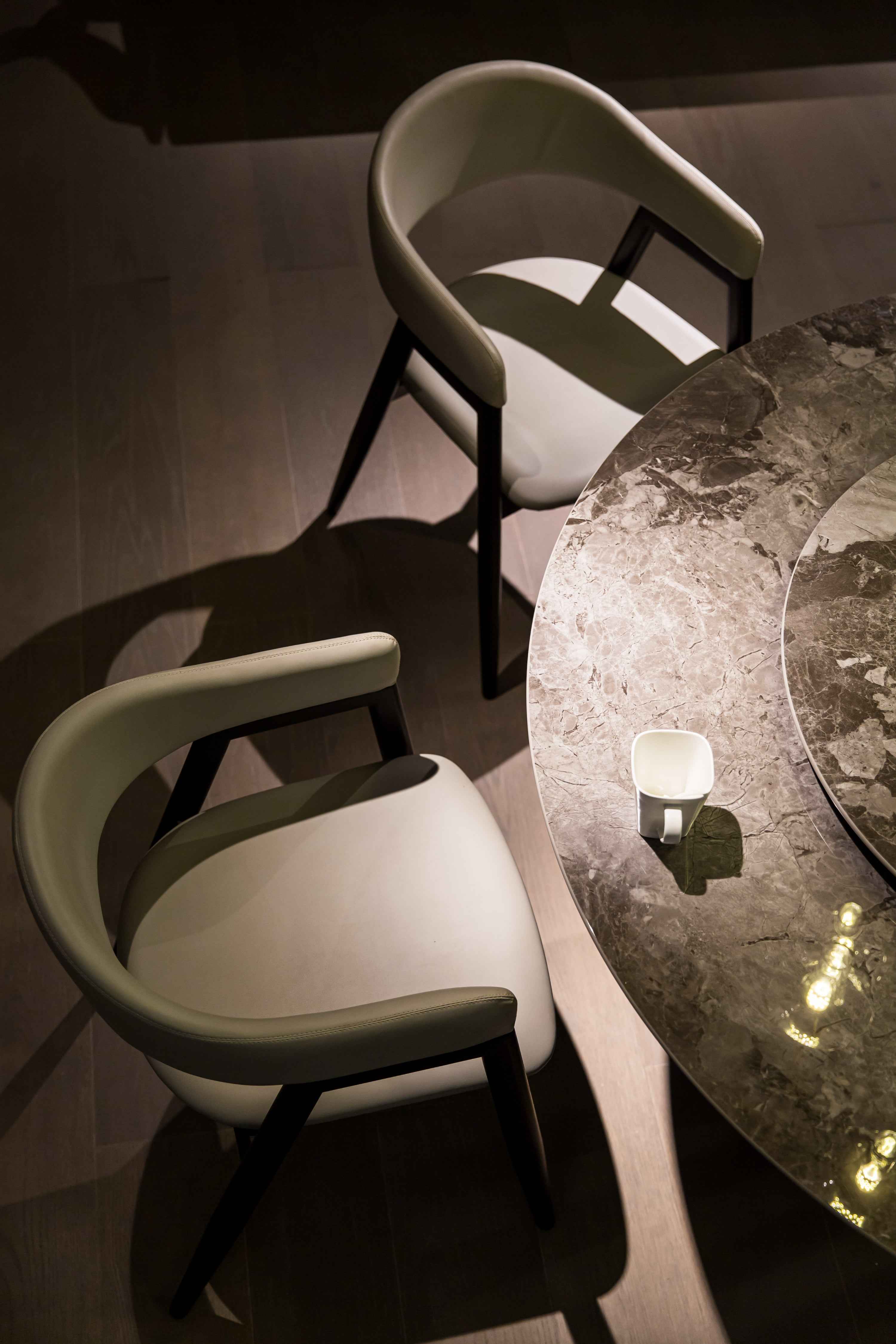 HA-1961-5 Round dining table