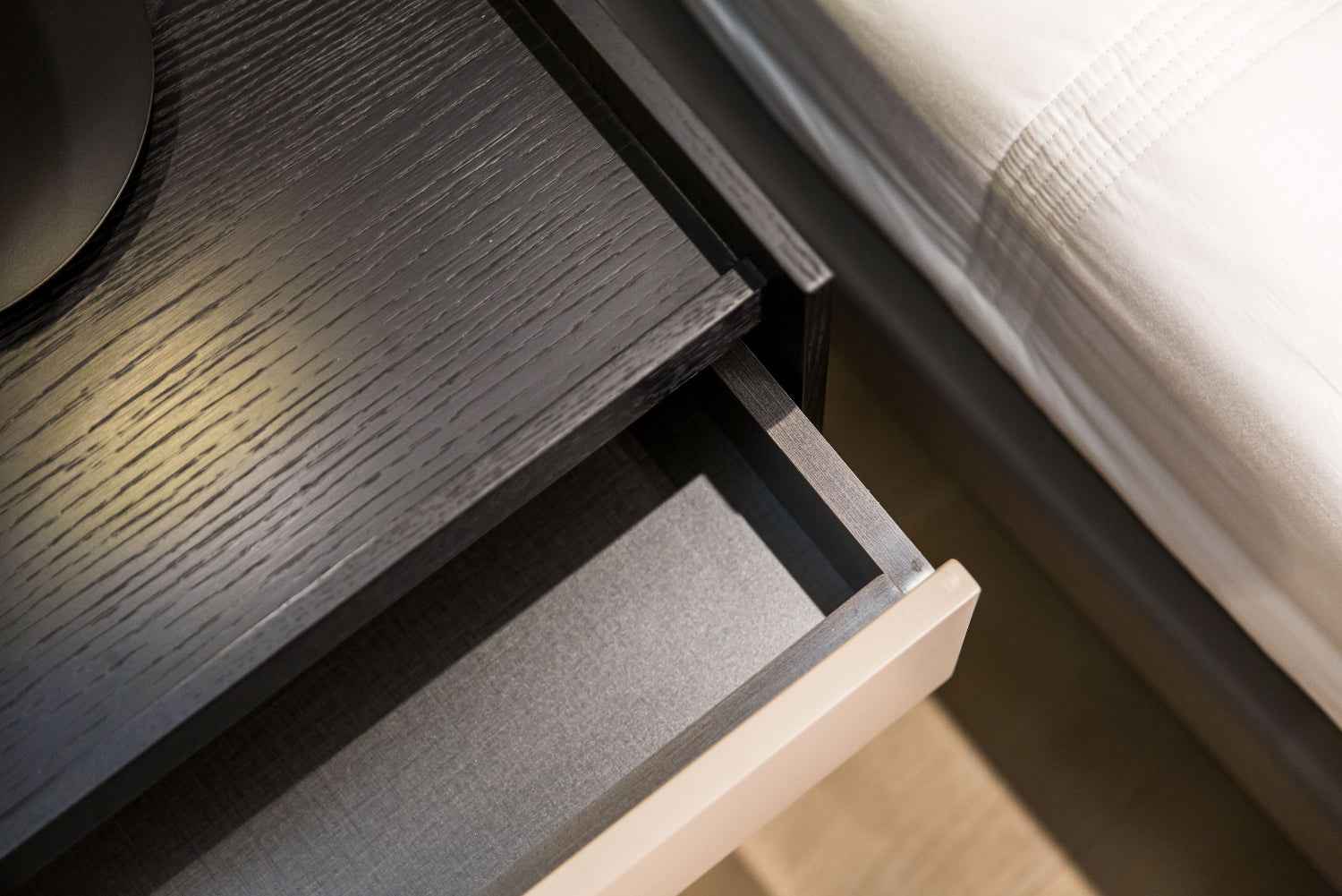 Italian Minimalist Veneer HX-1770-2 Bedside Table