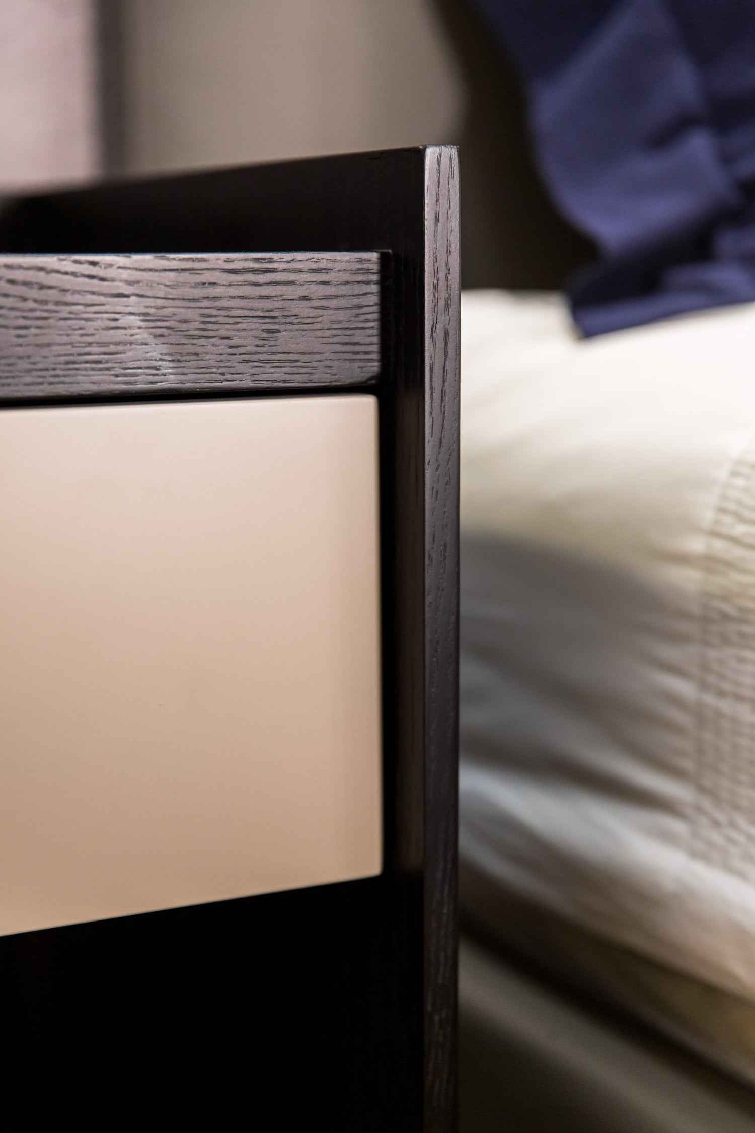 Italian Minimalist Veneer HX-1770-2 Bedside Table