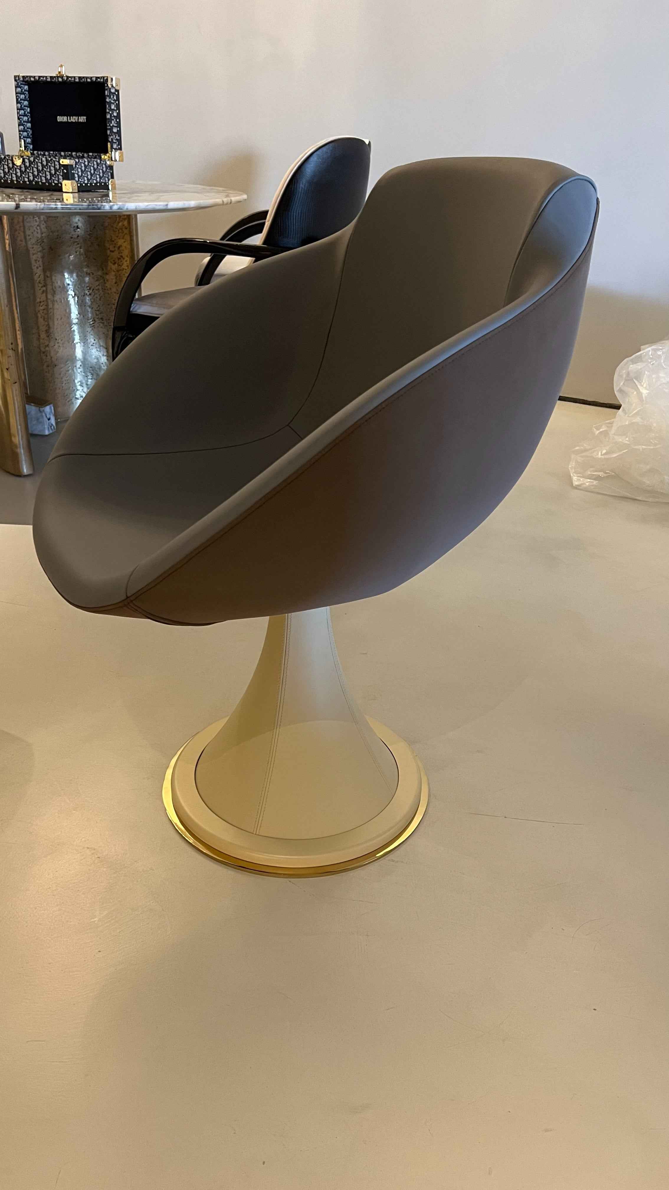 Light luxury cone type automatic mahjong table