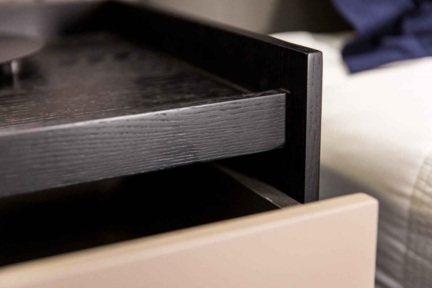 Italian Minimalist Veneer HX-1770-2 Bedside Table